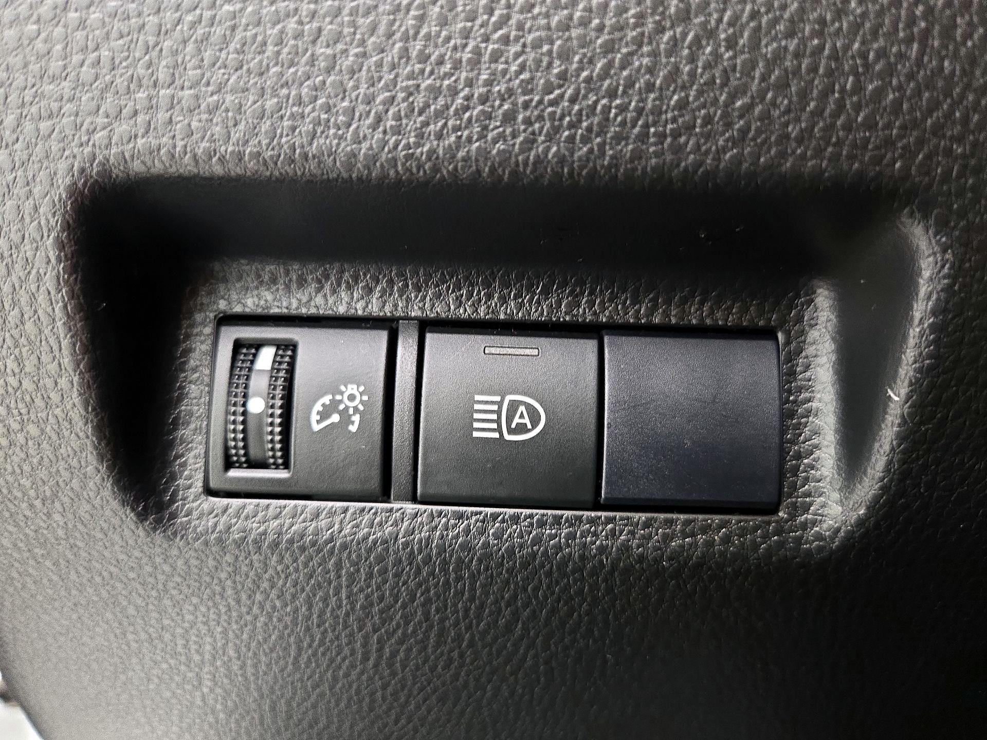 Thumbnail: 2020 Toyota RAV4 - 13