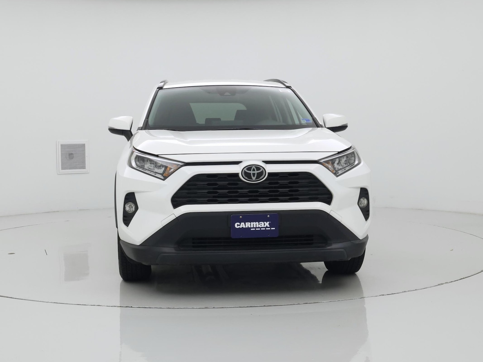 2020 Toyota RAV4 XLE - Photo 6