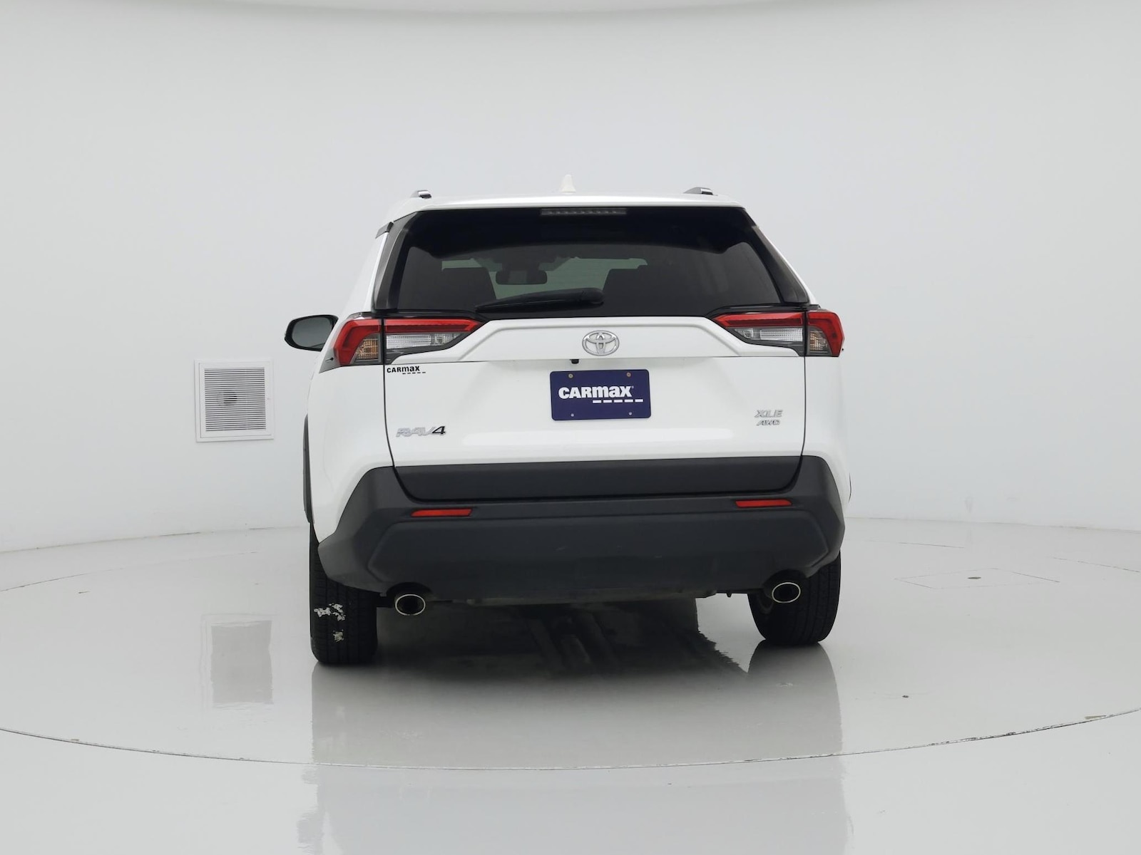 2020 Toyota RAV4 XLE - Photo 7