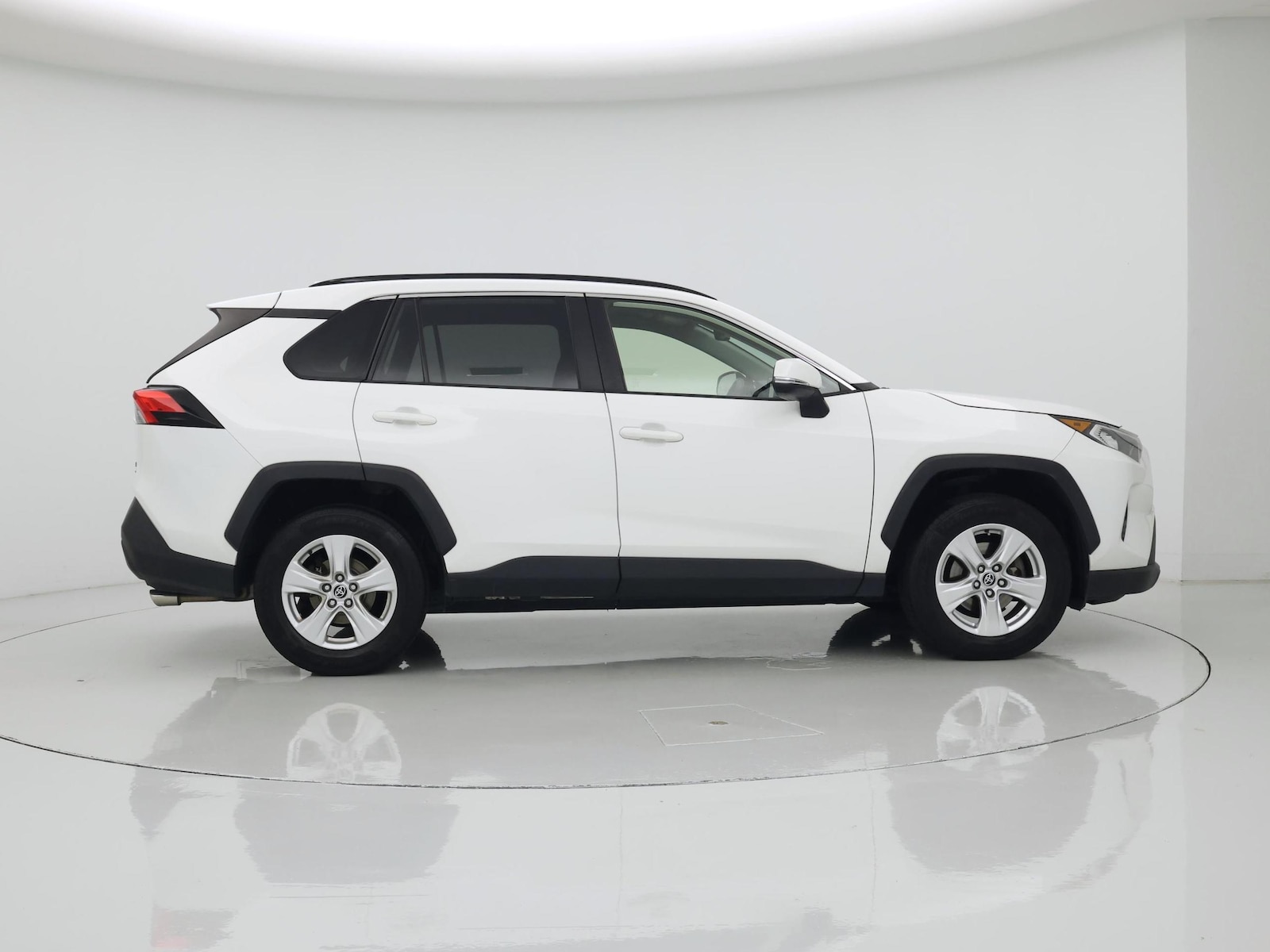 2020 Toyota RAV4 XLE - Photo 8