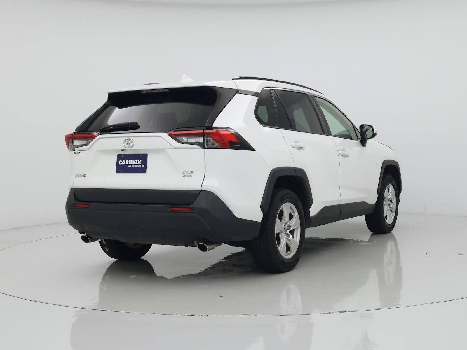 2020 Toyota RAV4 XLE - Photo 9