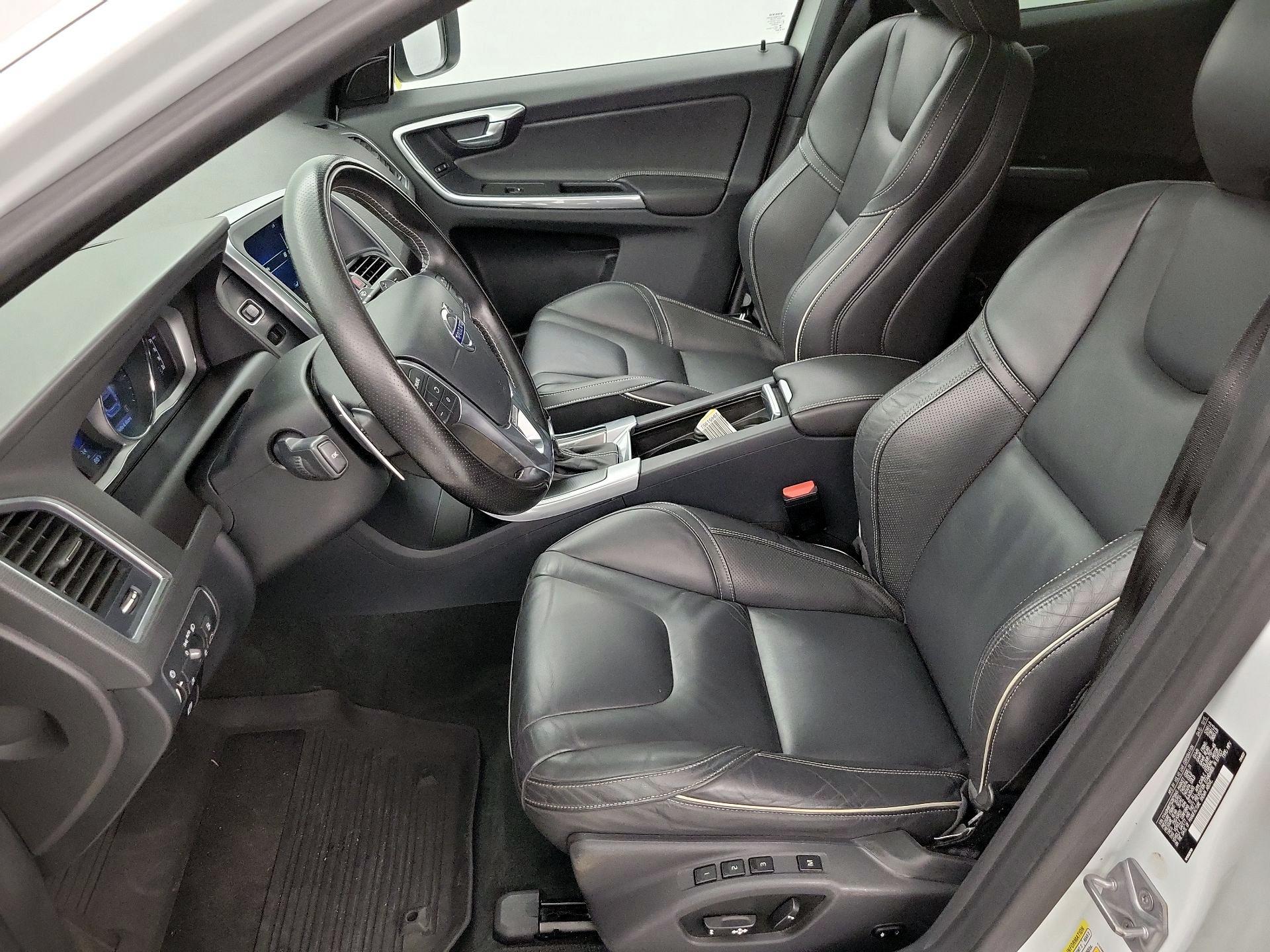 Thumbnail: 2016 Volvo XC60 - 11