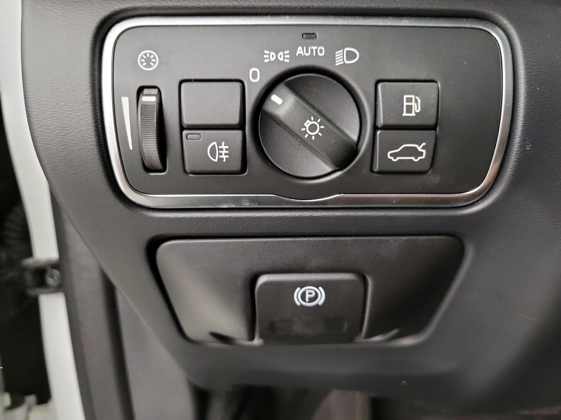 Thumbnail: 2016 Volvo XC60 - 13