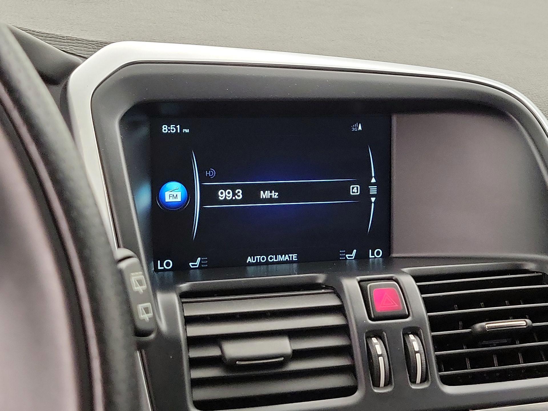 Thumbnail: 2016 Volvo XC60 - 14