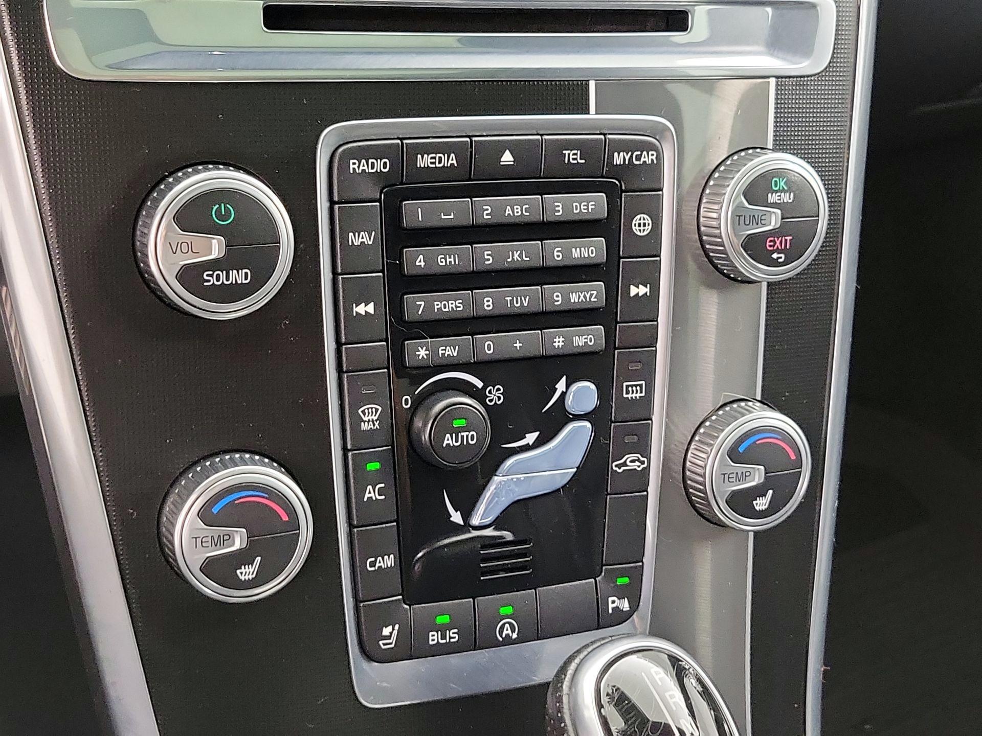 Thumbnail: 2016 Volvo XC60 - 15