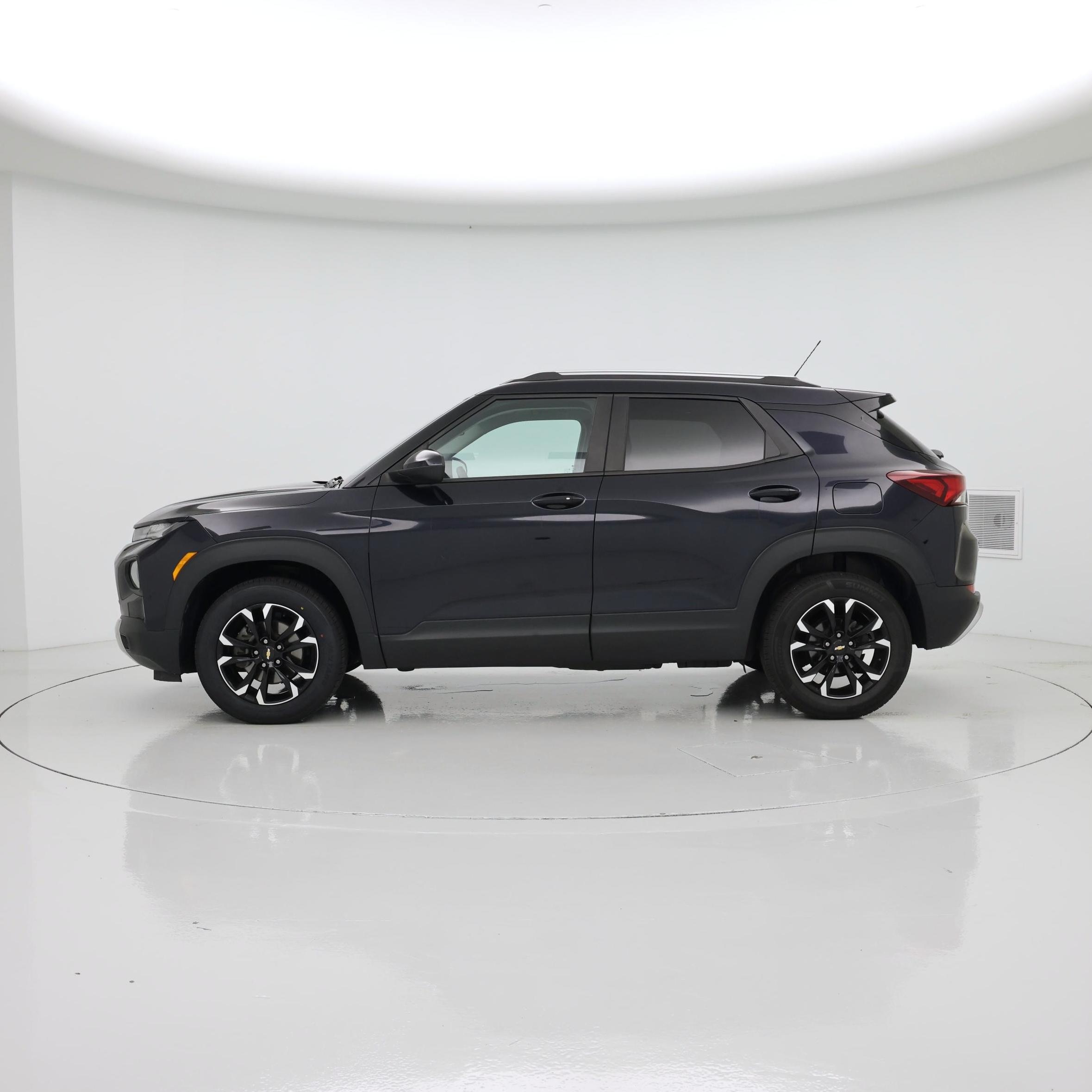 Thumbnail: 2021 Chevrolet TrailBlazer - 3