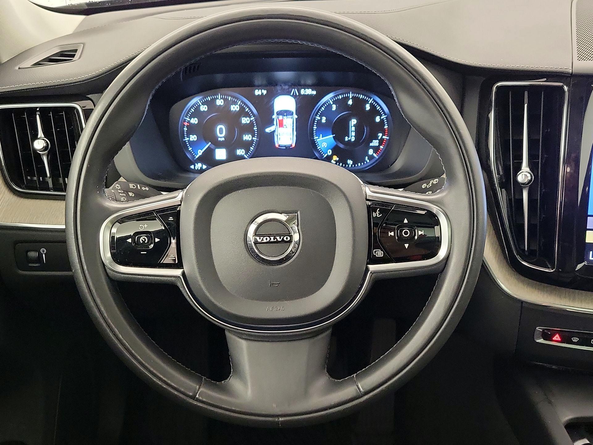 Thumbnail: 2019 Volvo XC60 - 10