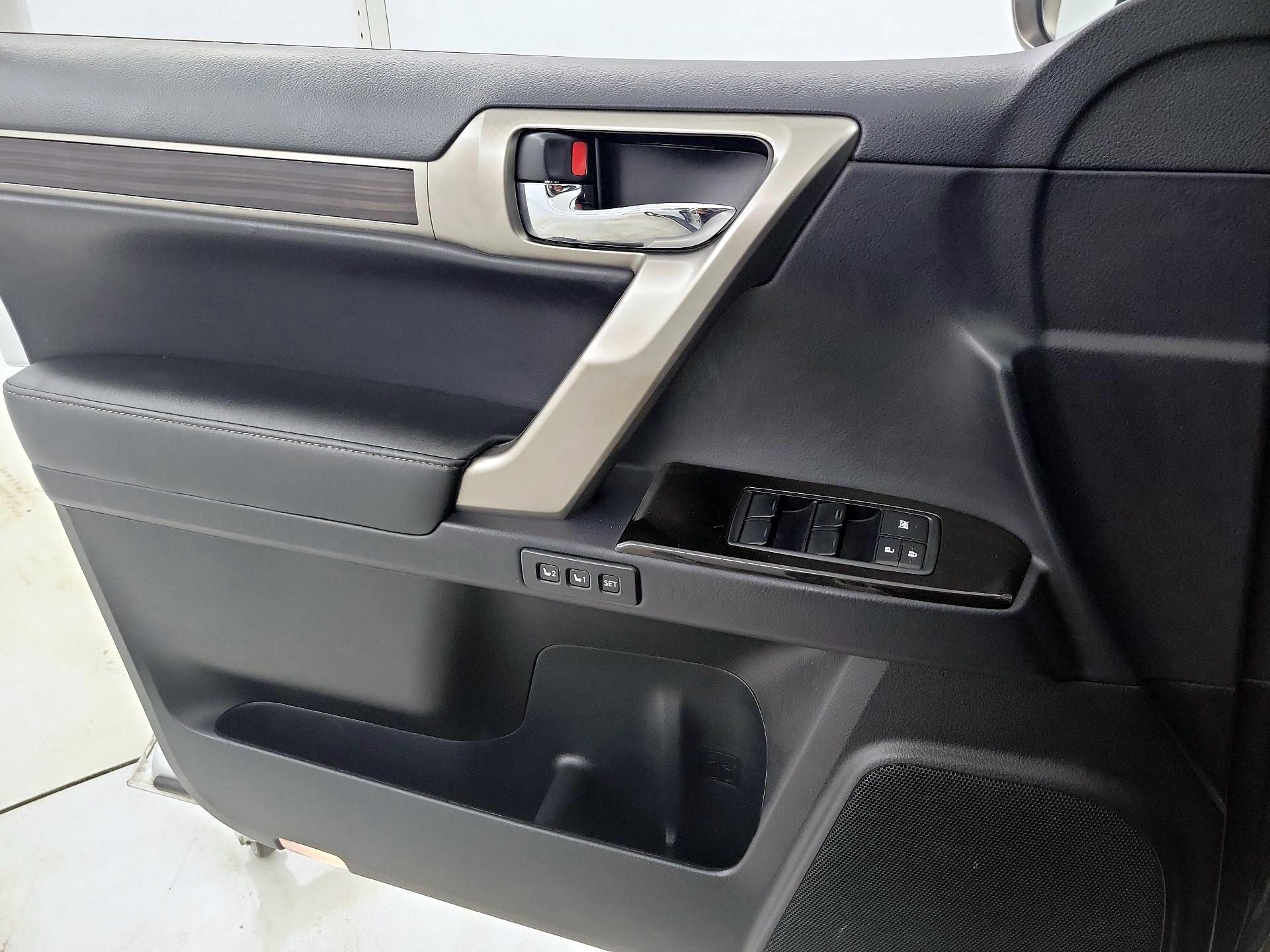 Thumbnail: 2016 Lexus GX - 12