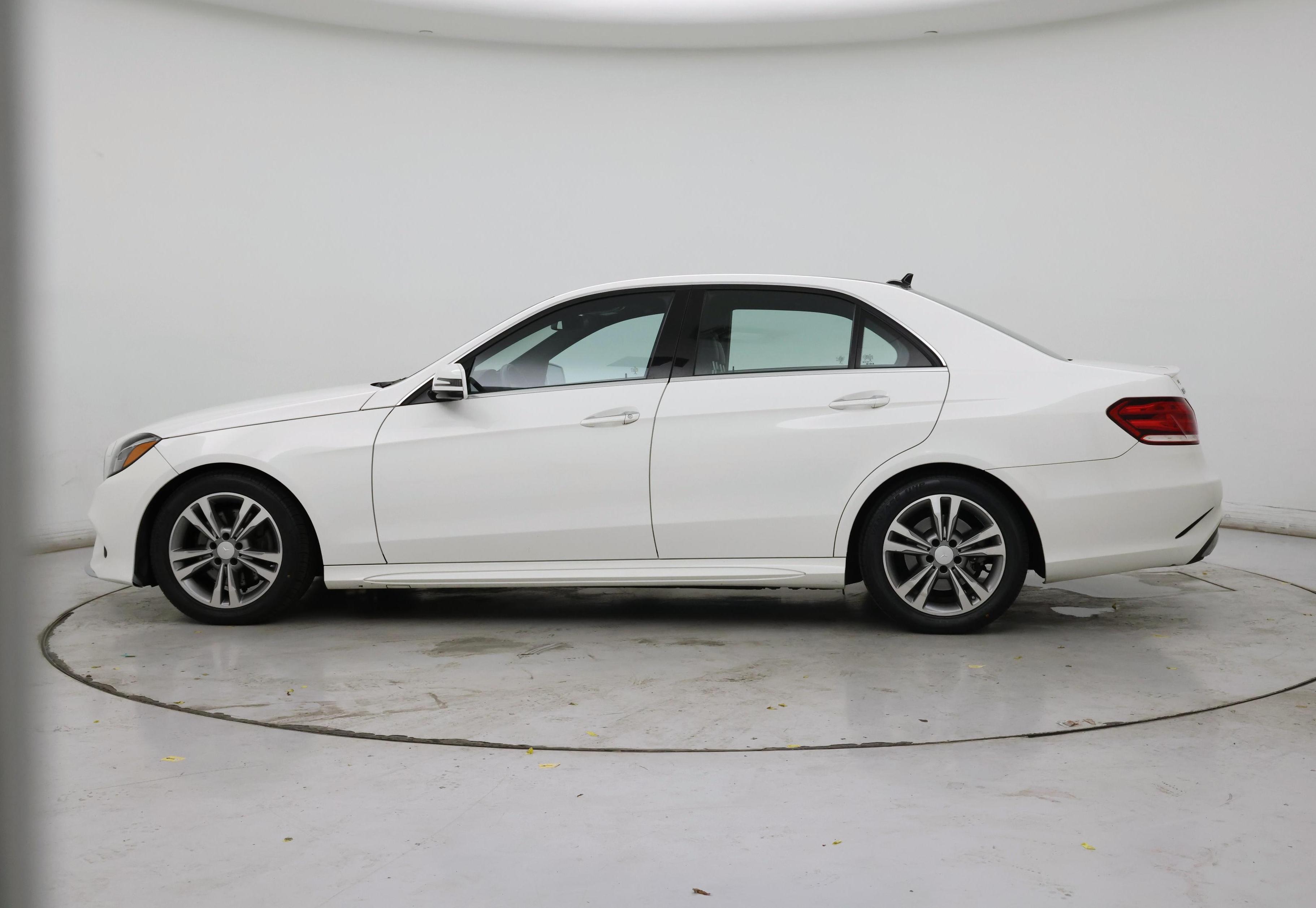 Thumbnail: 2015 Mercedes-Benz E-Class - 3