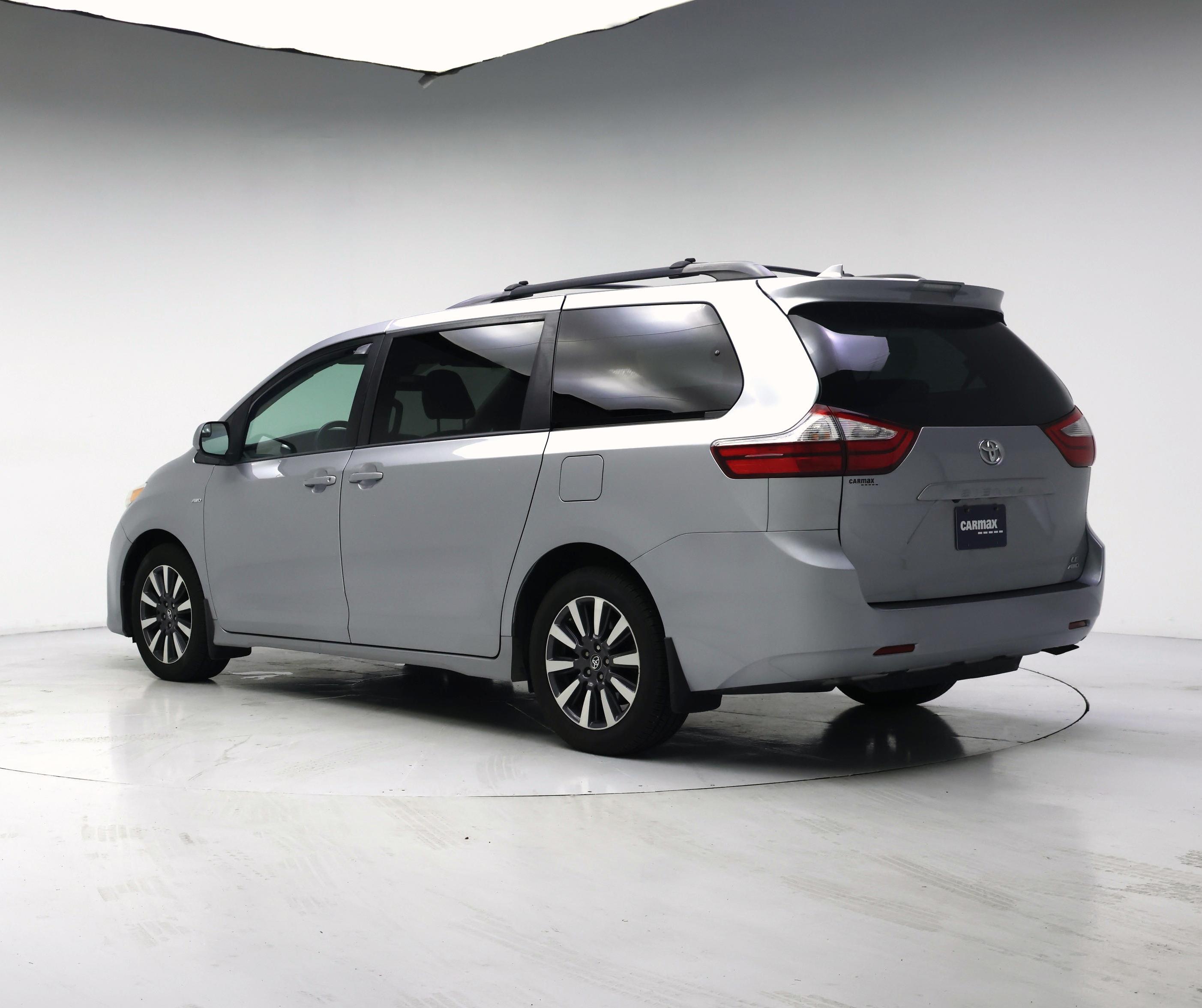 Thumbnail: 2018 Toyota Sienna - 2
