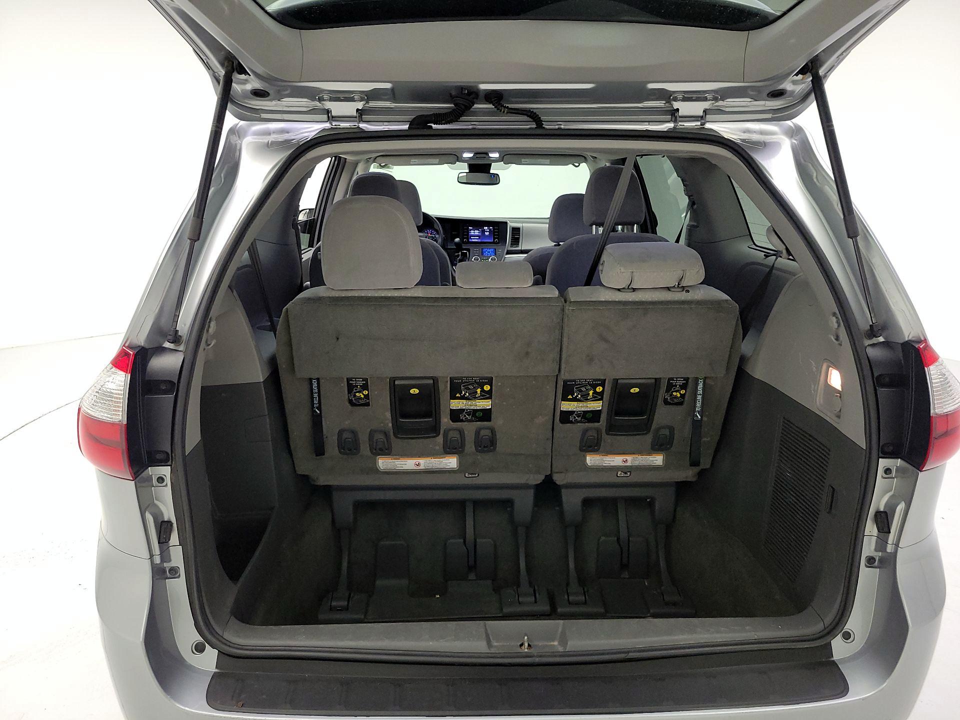 Thumbnail: 2018 Toyota Sienna - 19