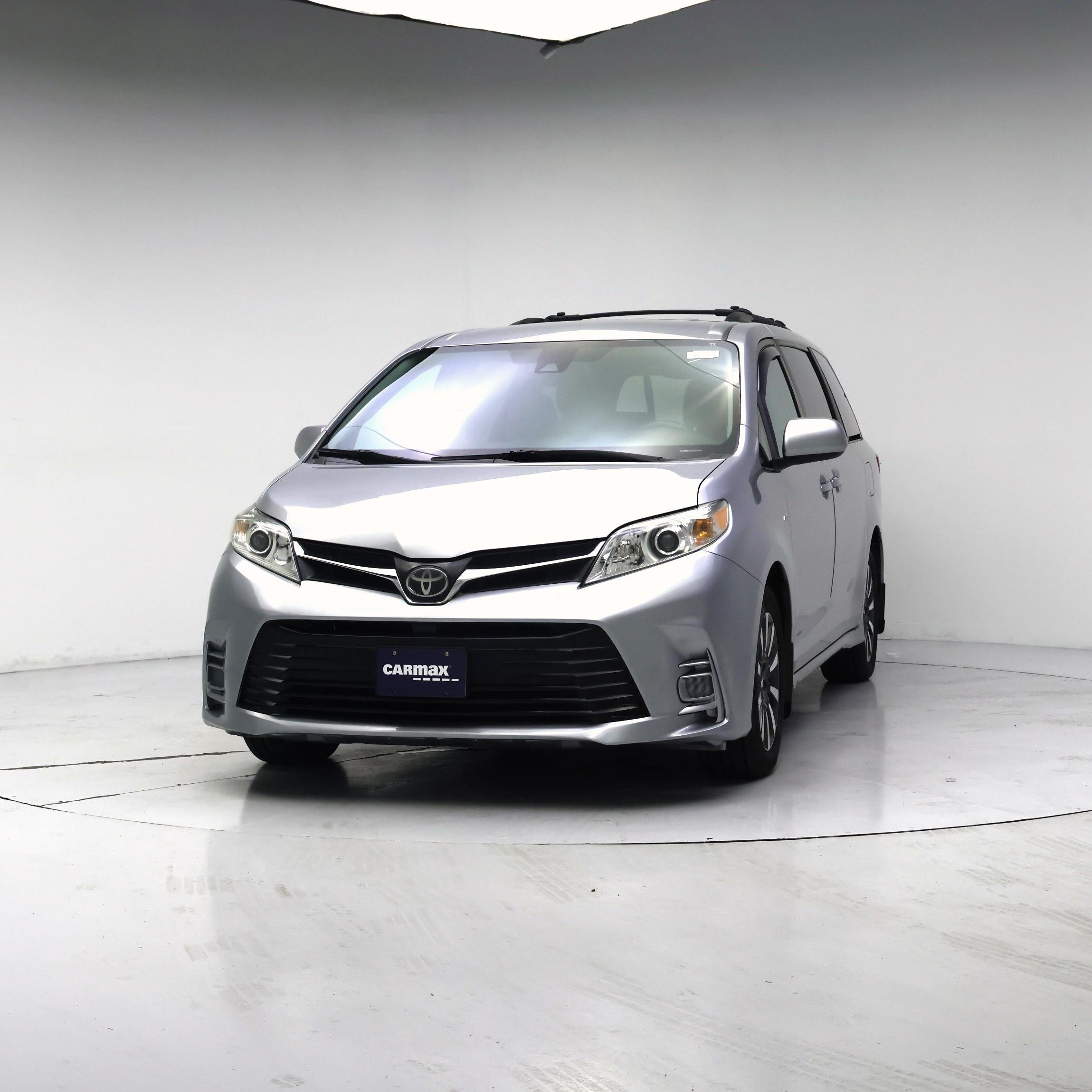 Thumbnail: 2018 Toyota Sienna - 4