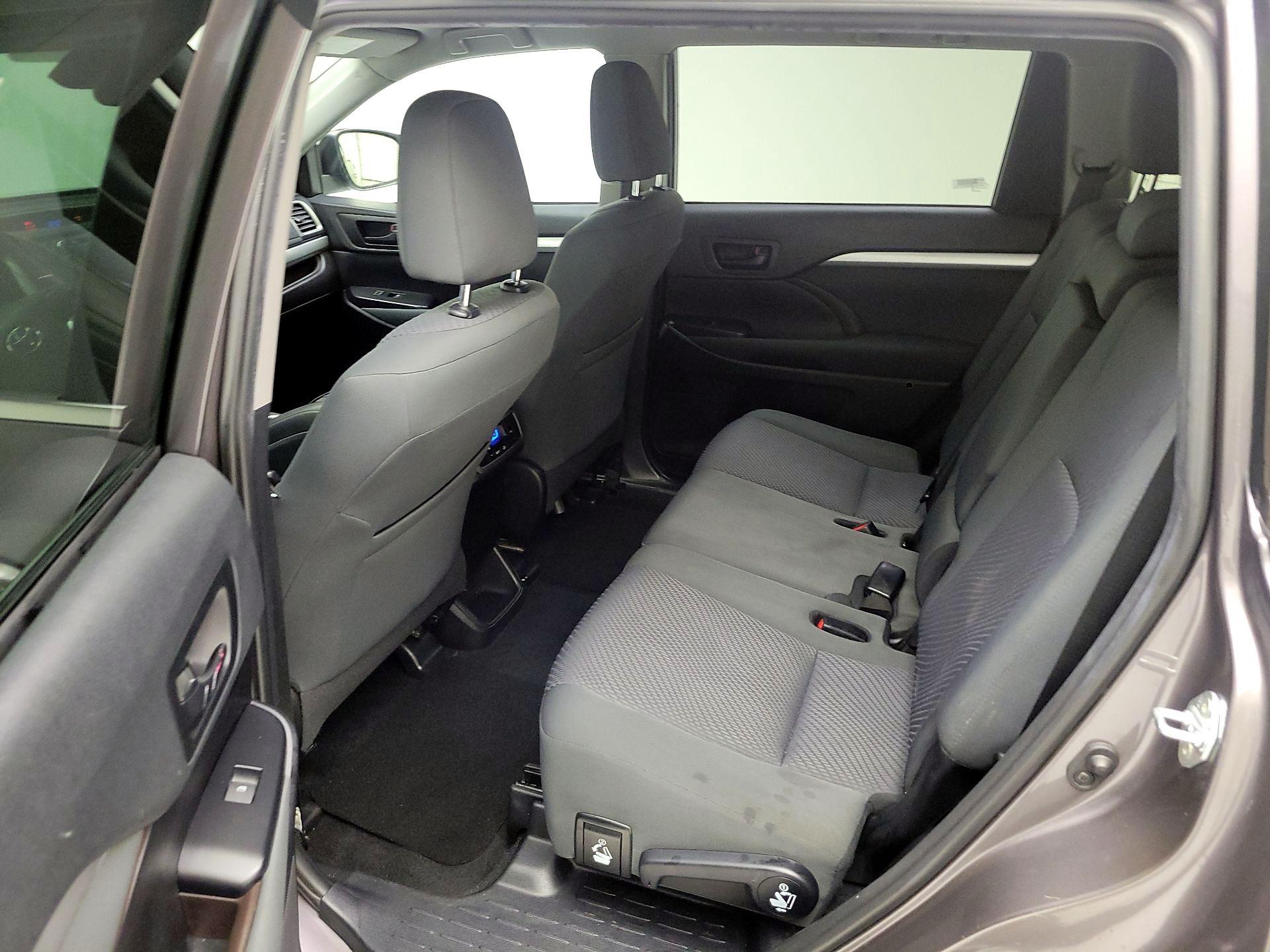 Thumbnail: 2019 Toyota Highlander - 19