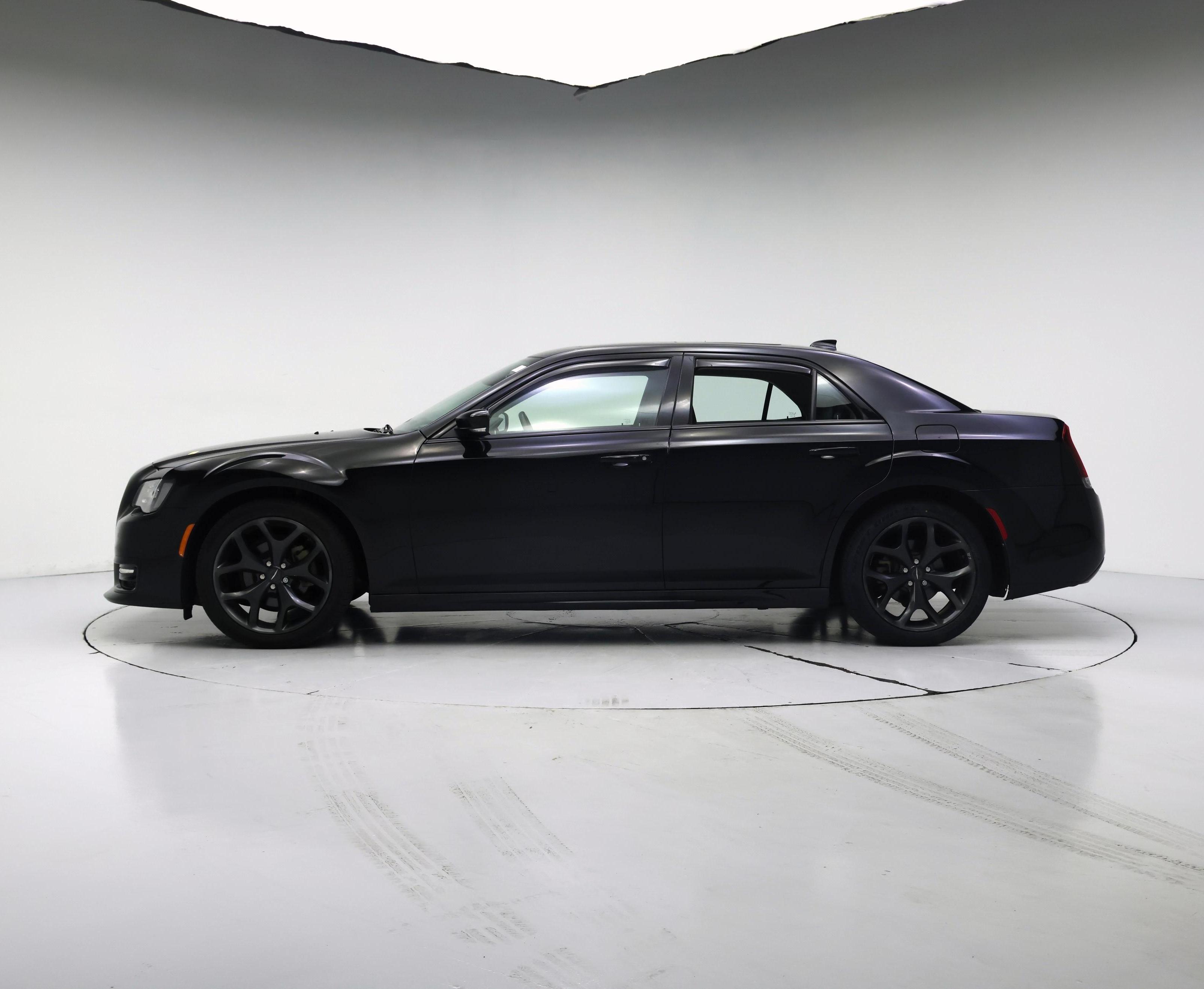 Thumbnail: 2022 Chrysler 300 - 3