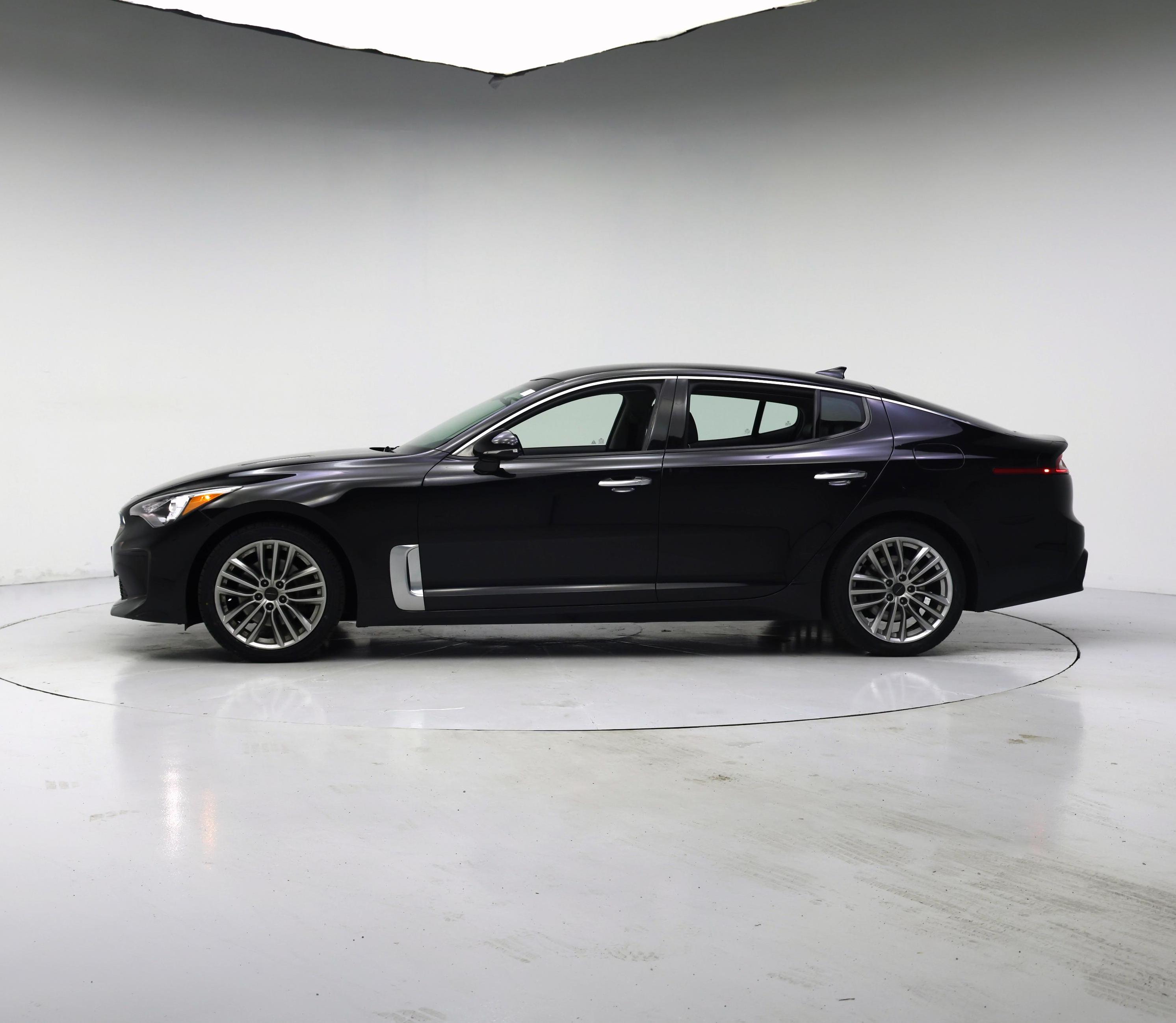 Thumbnail: 2018 Kia Stinger - 3