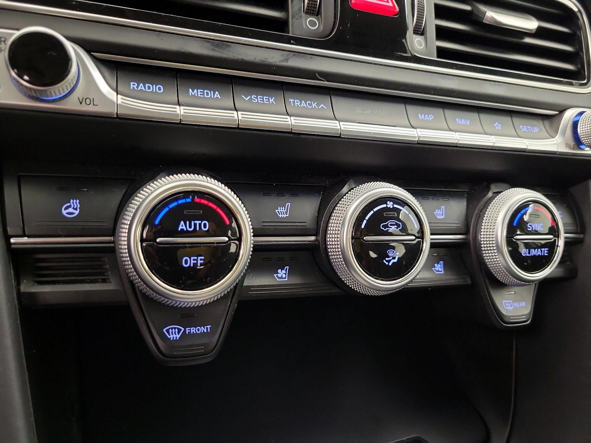 Thumbnail: 2019 Genesis G70 - 16