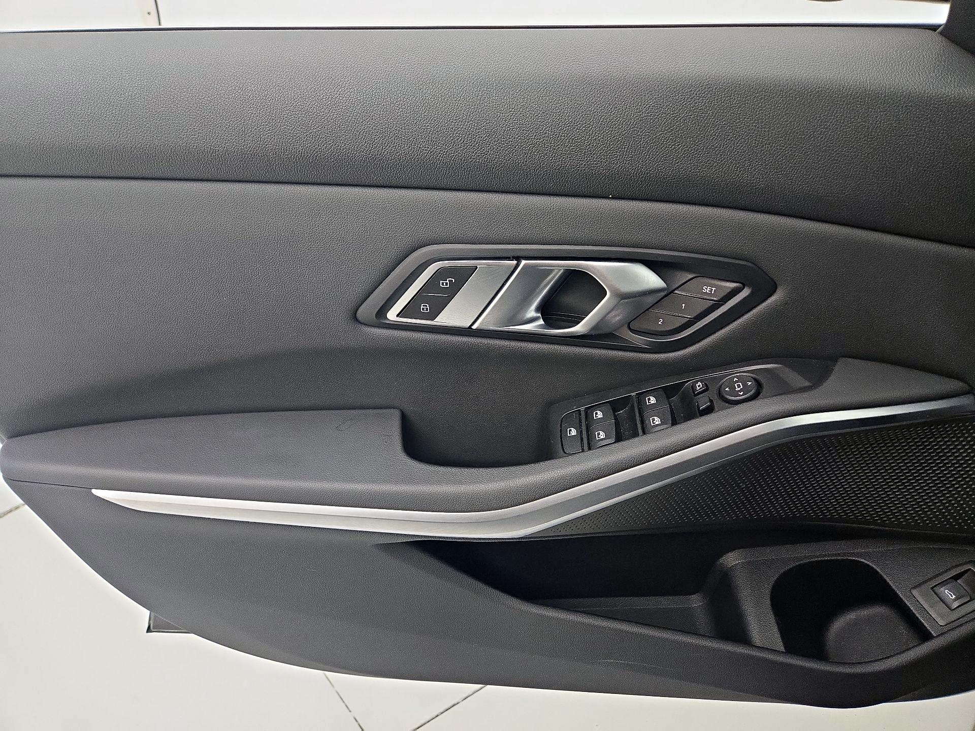 Thumbnail: 2019 BMW 3 Series - 12