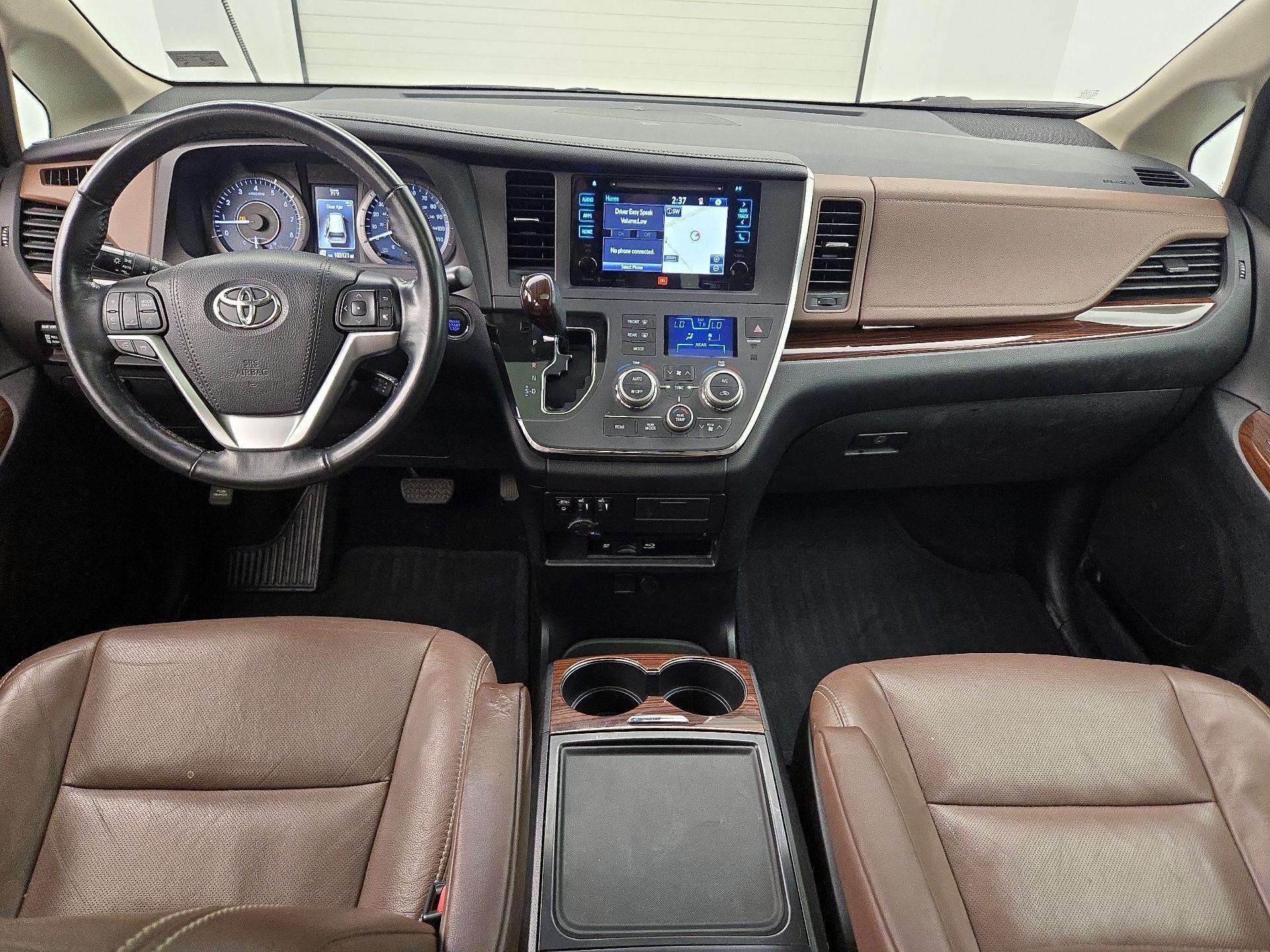Thumbnail: 2017 Toyota Sienna - 9