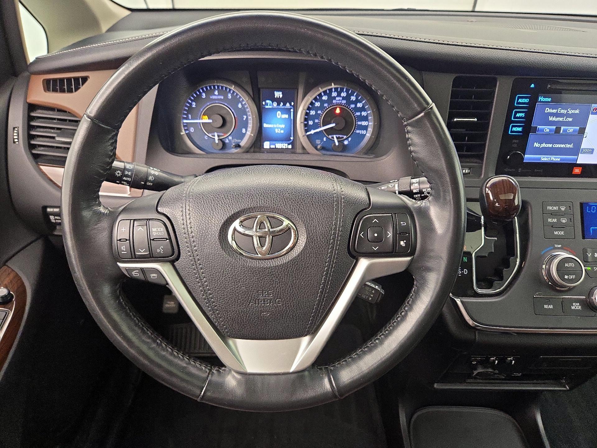 Thumbnail: 2017 Toyota Sienna - 10
