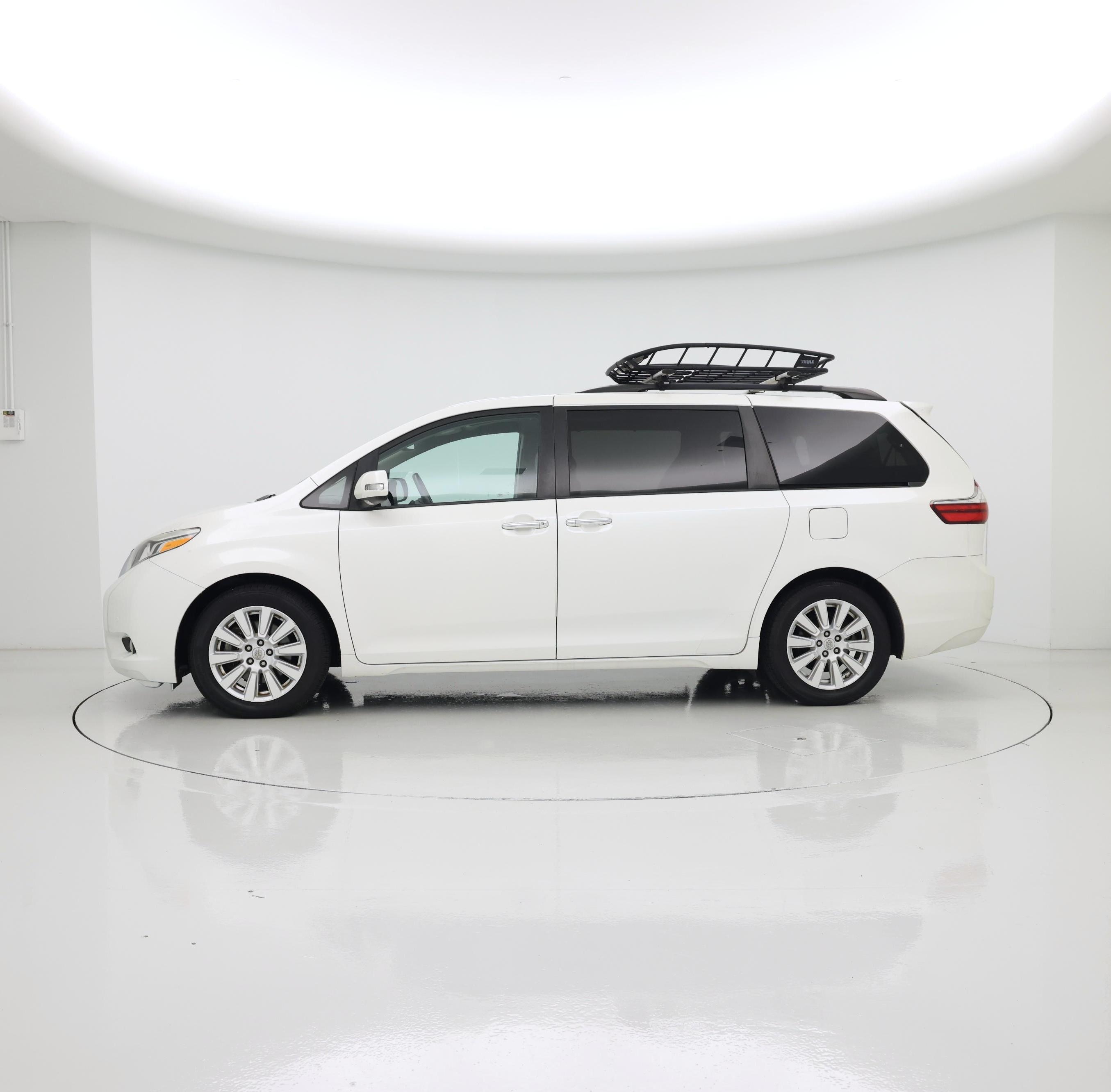 Thumbnail: 2017 Toyota Sienna - 3