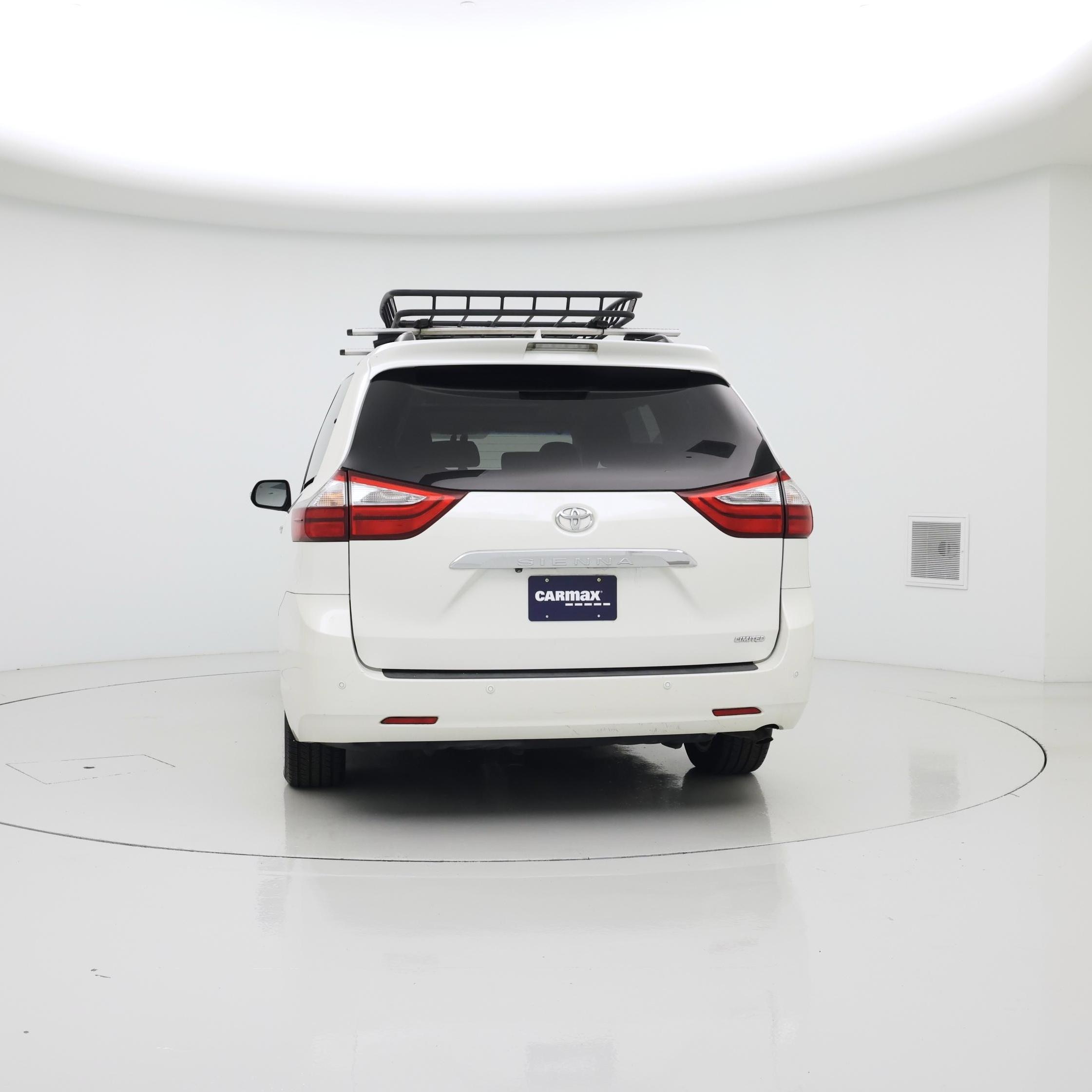 Thumbnail: 2017 Toyota Sienna - 6