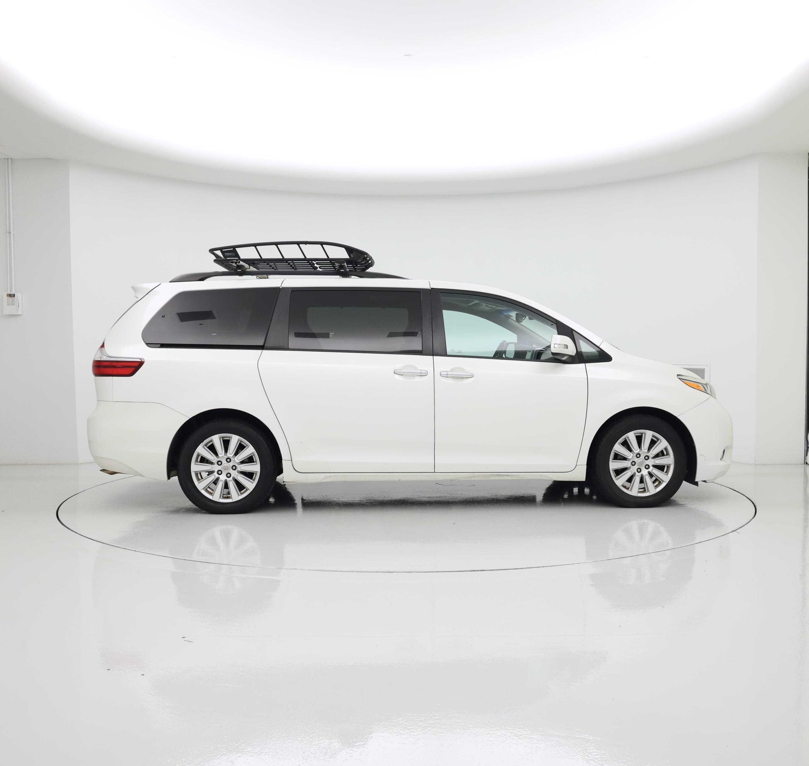 Thumbnail: 2017 Toyota Sienna - 7