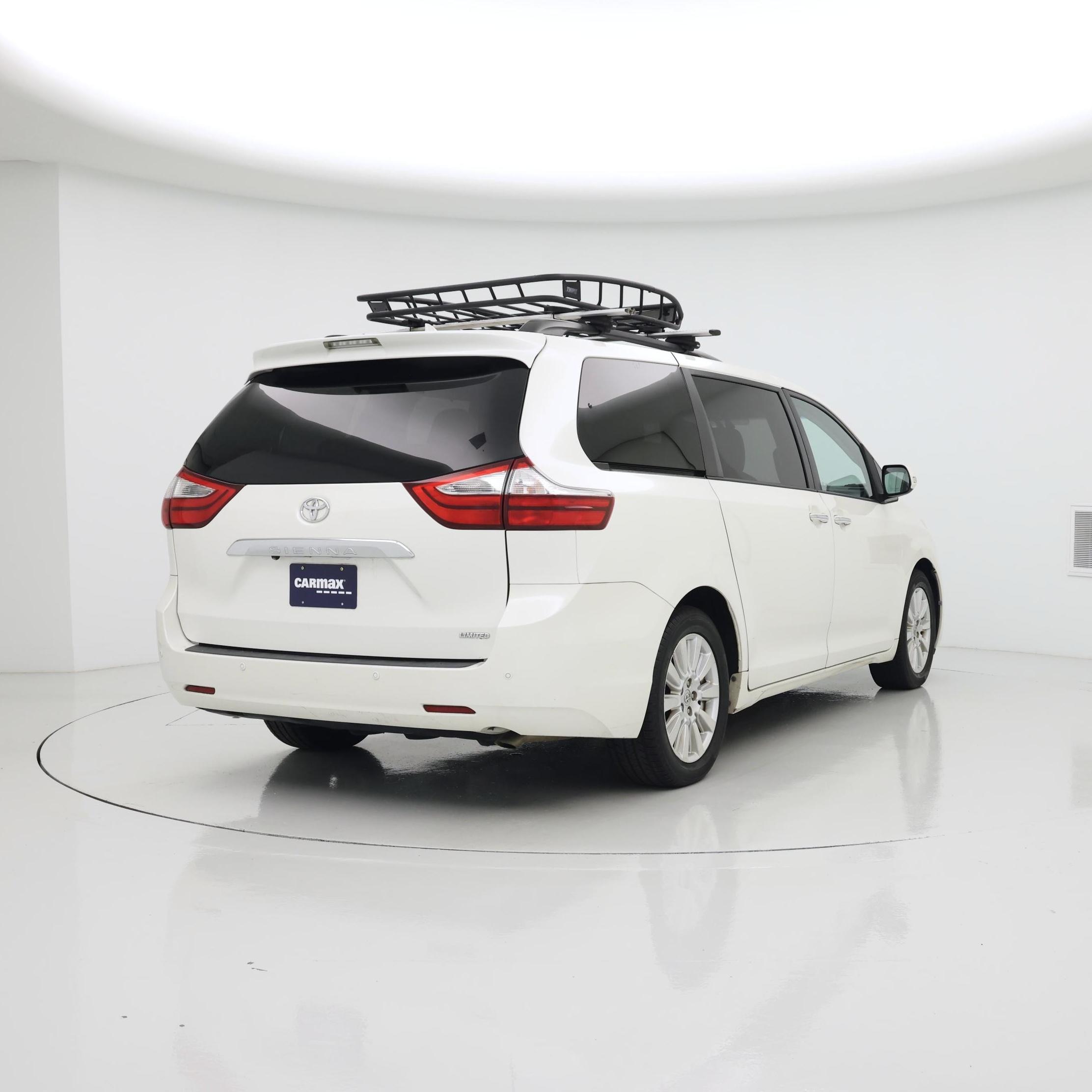 Thumbnail: 2017 Toyota Sienna - 8