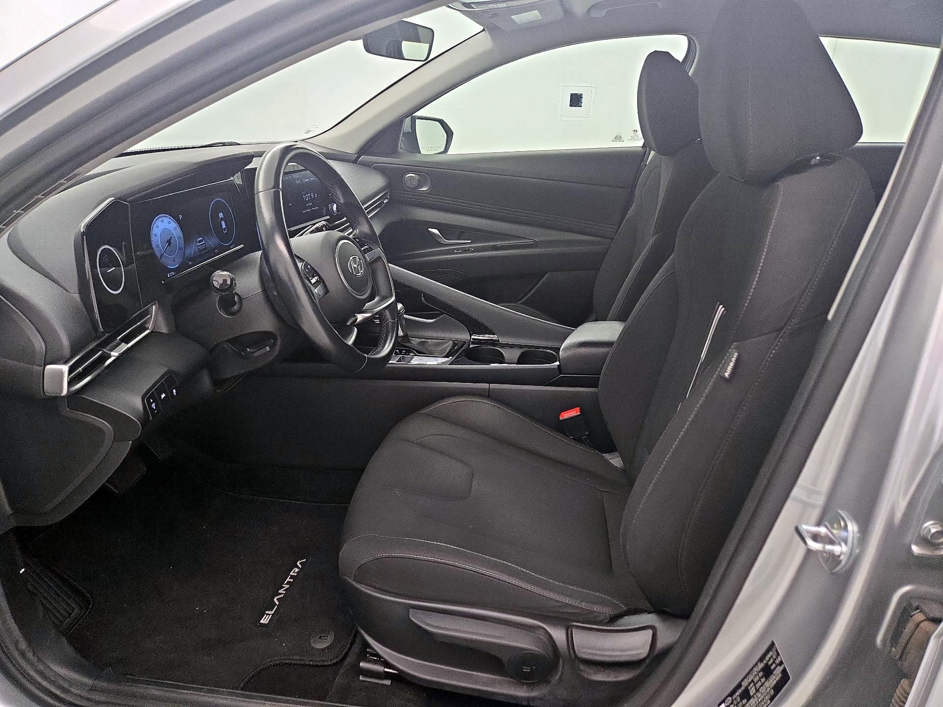 Thumbnail: 2022 Hyundai Elantra - 11