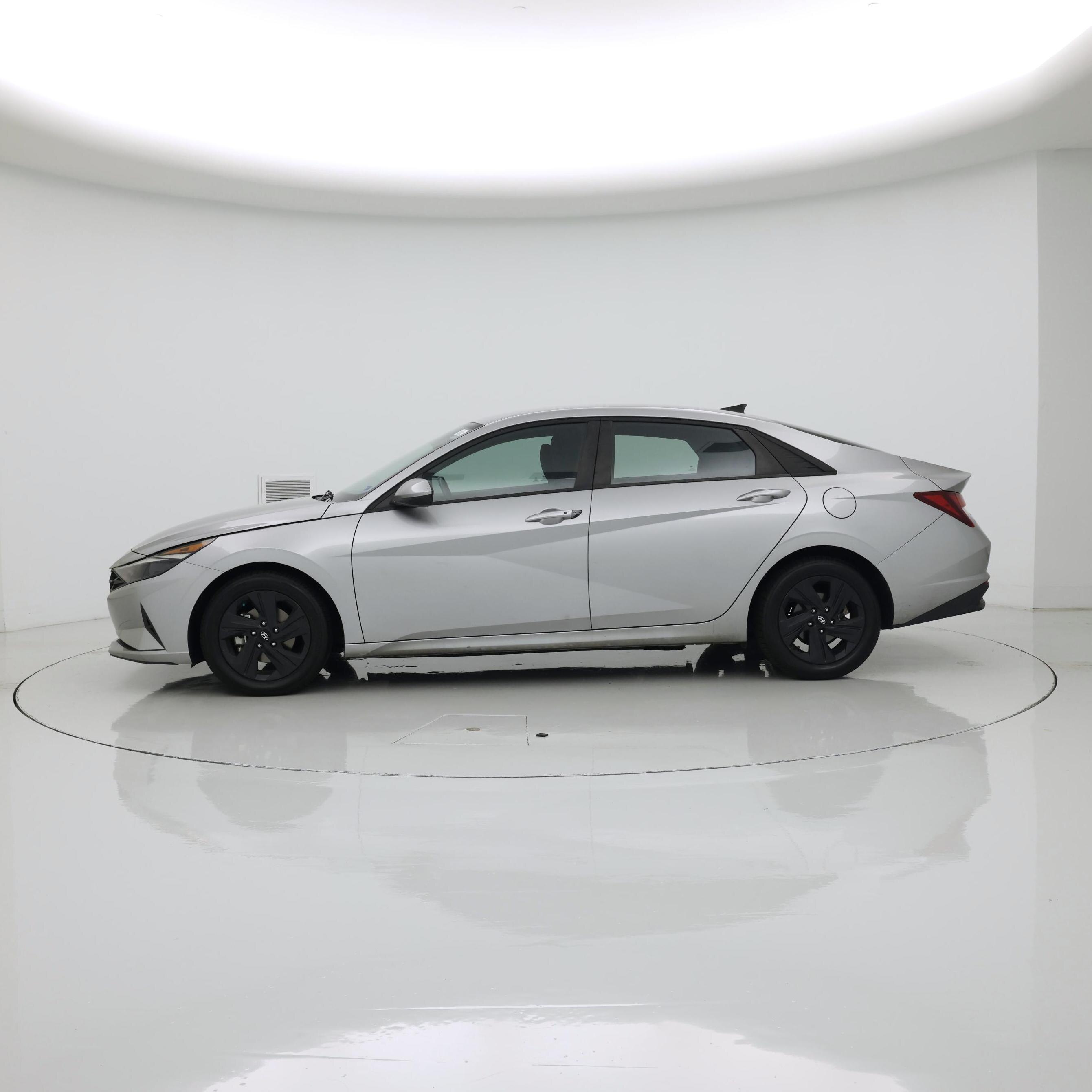 Thumbnail: 2022 Hyundai Elantra - 3