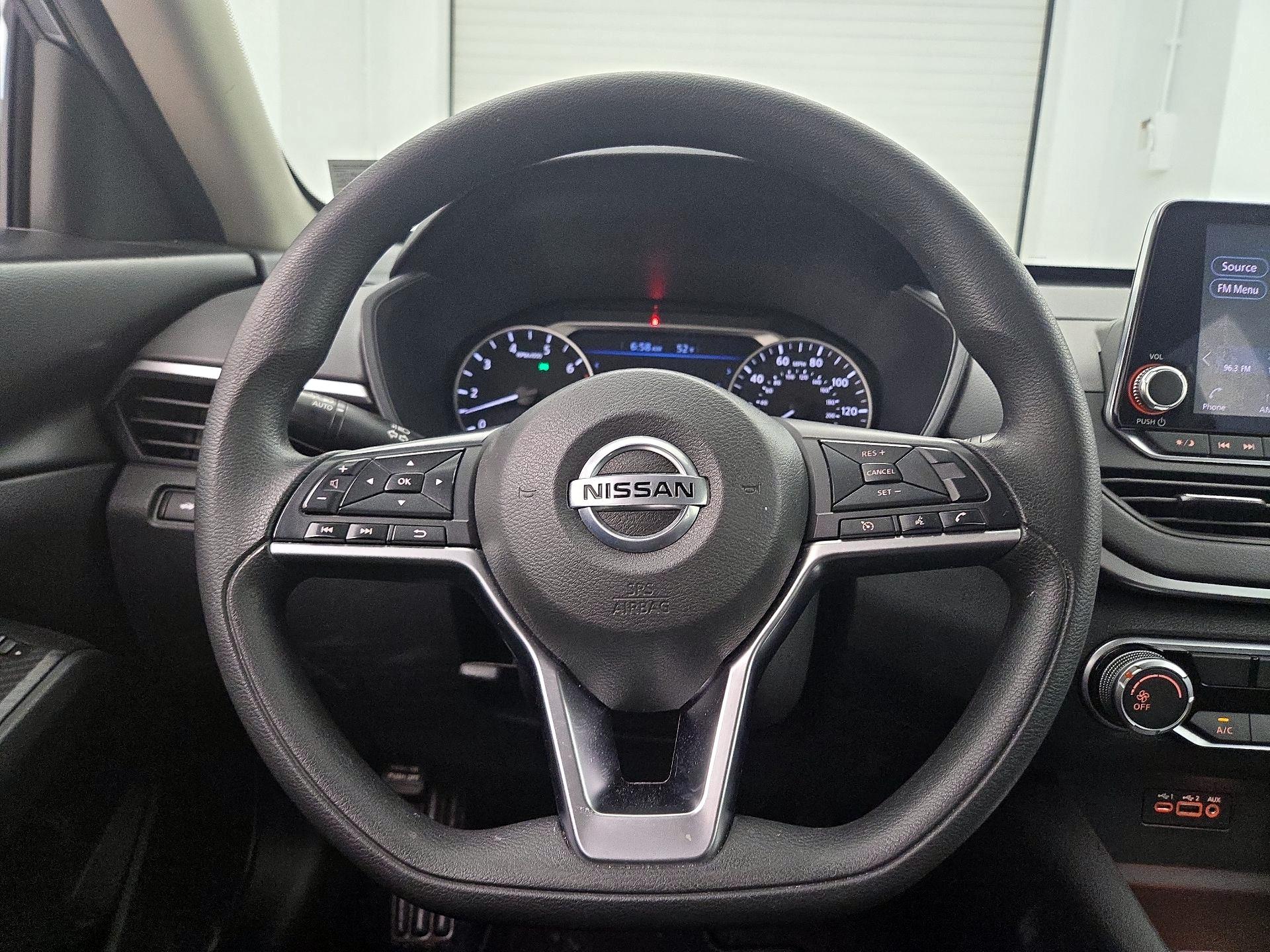 Thumbnail: 2020 Nissan Altima - 10