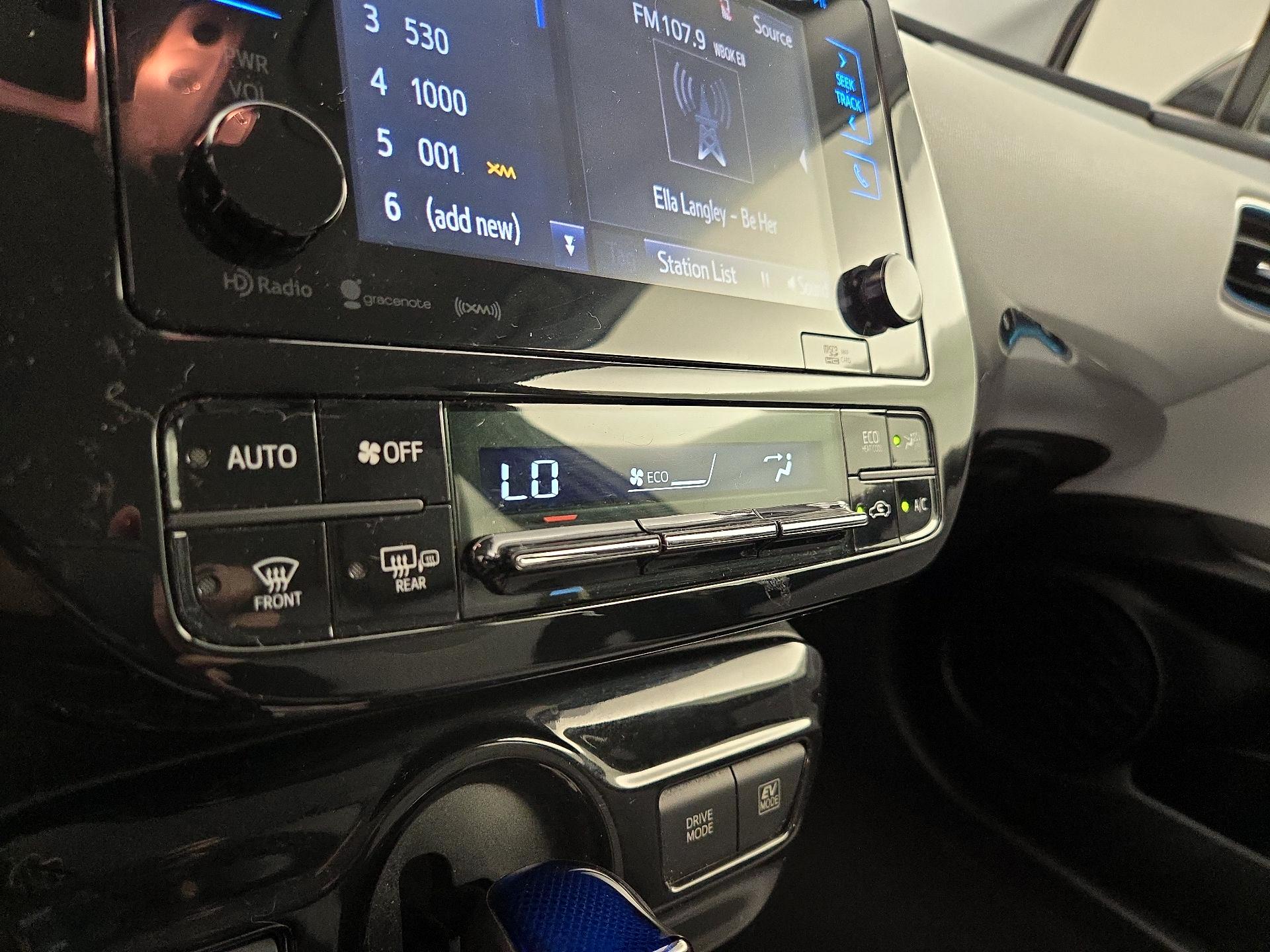 Thumbnail: 2016 Toyota Prius - 16