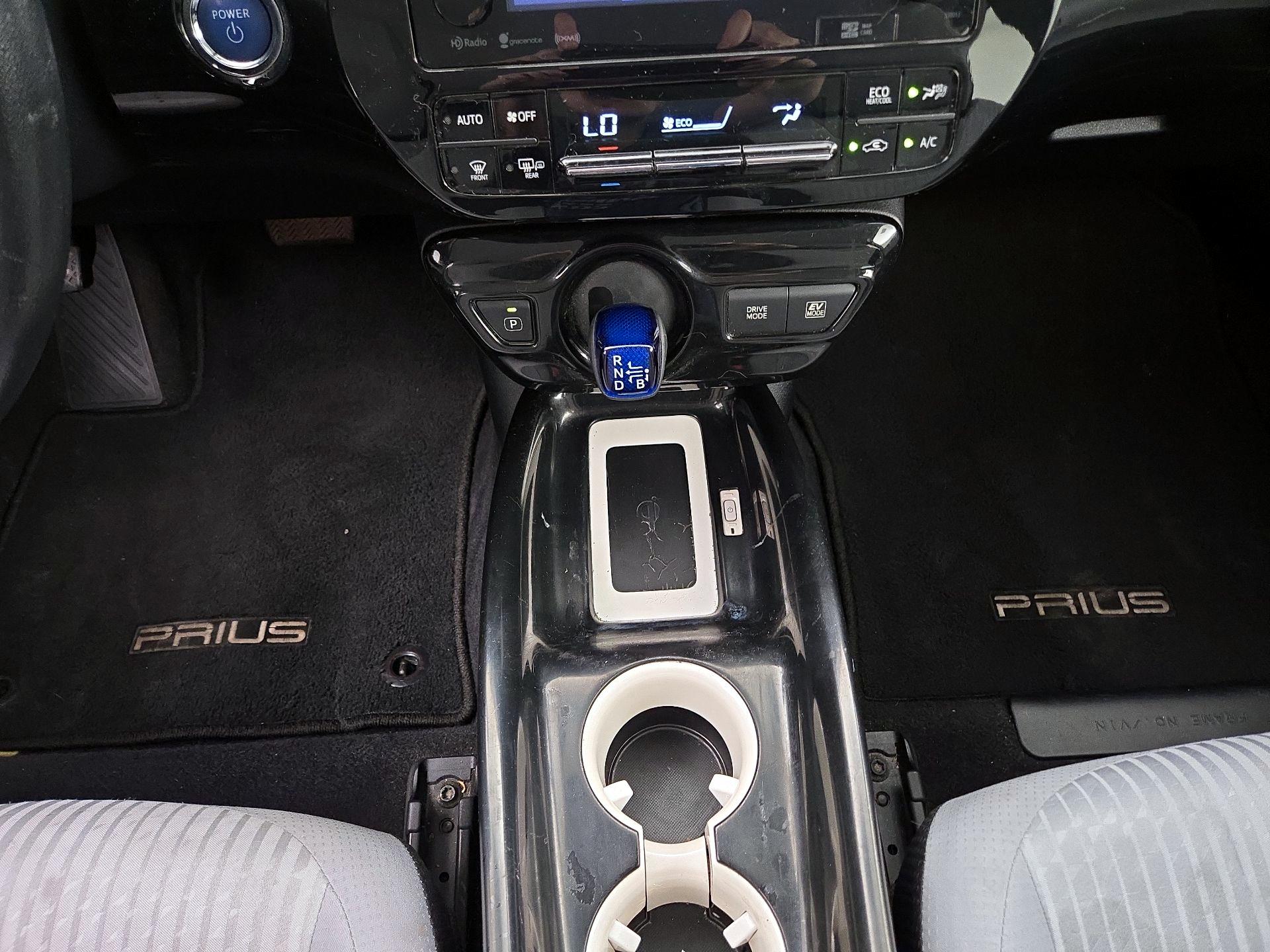 Thumbnail: 2016 Toyota Prius - 17