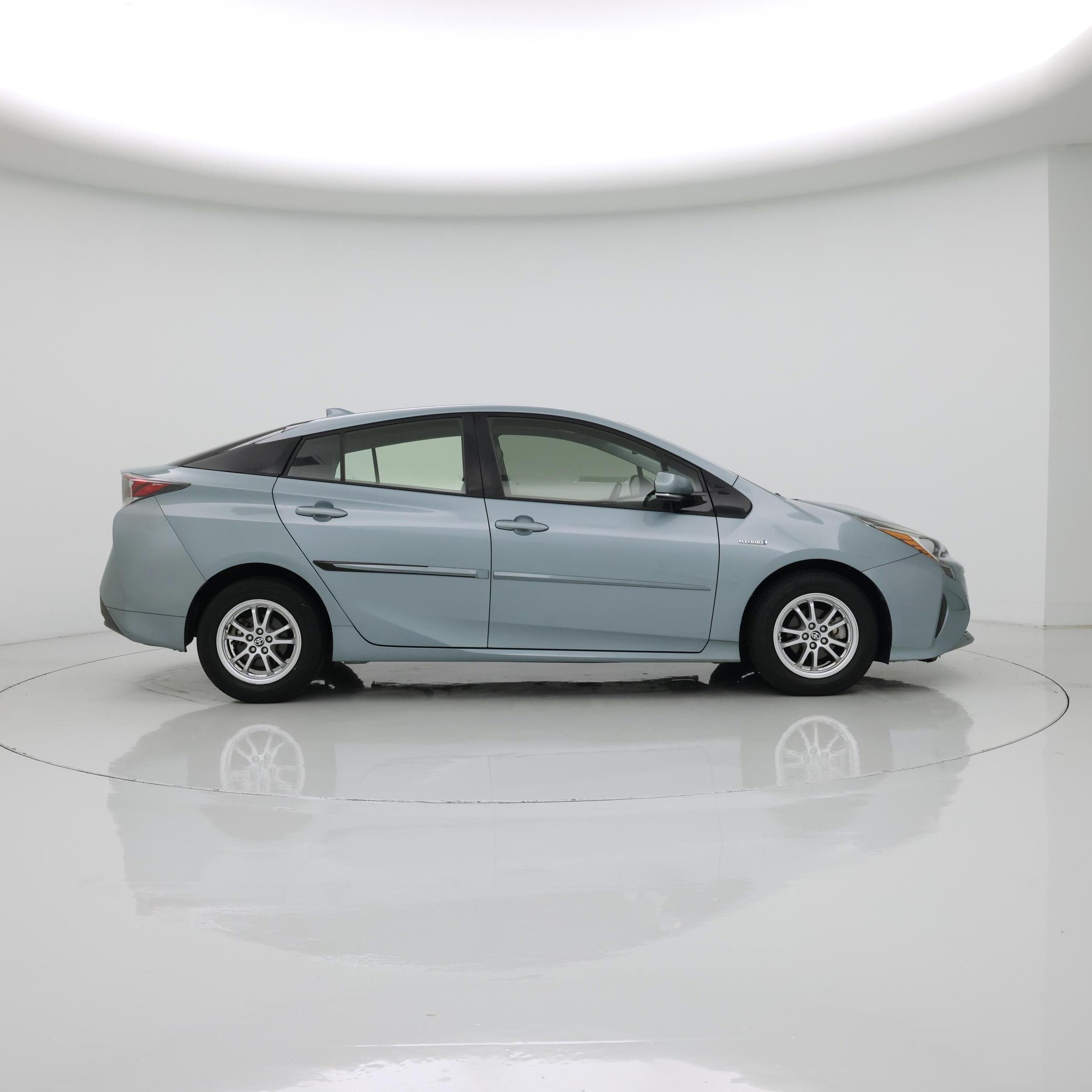 Thumbnail: 2016 Toyota Prius - 7