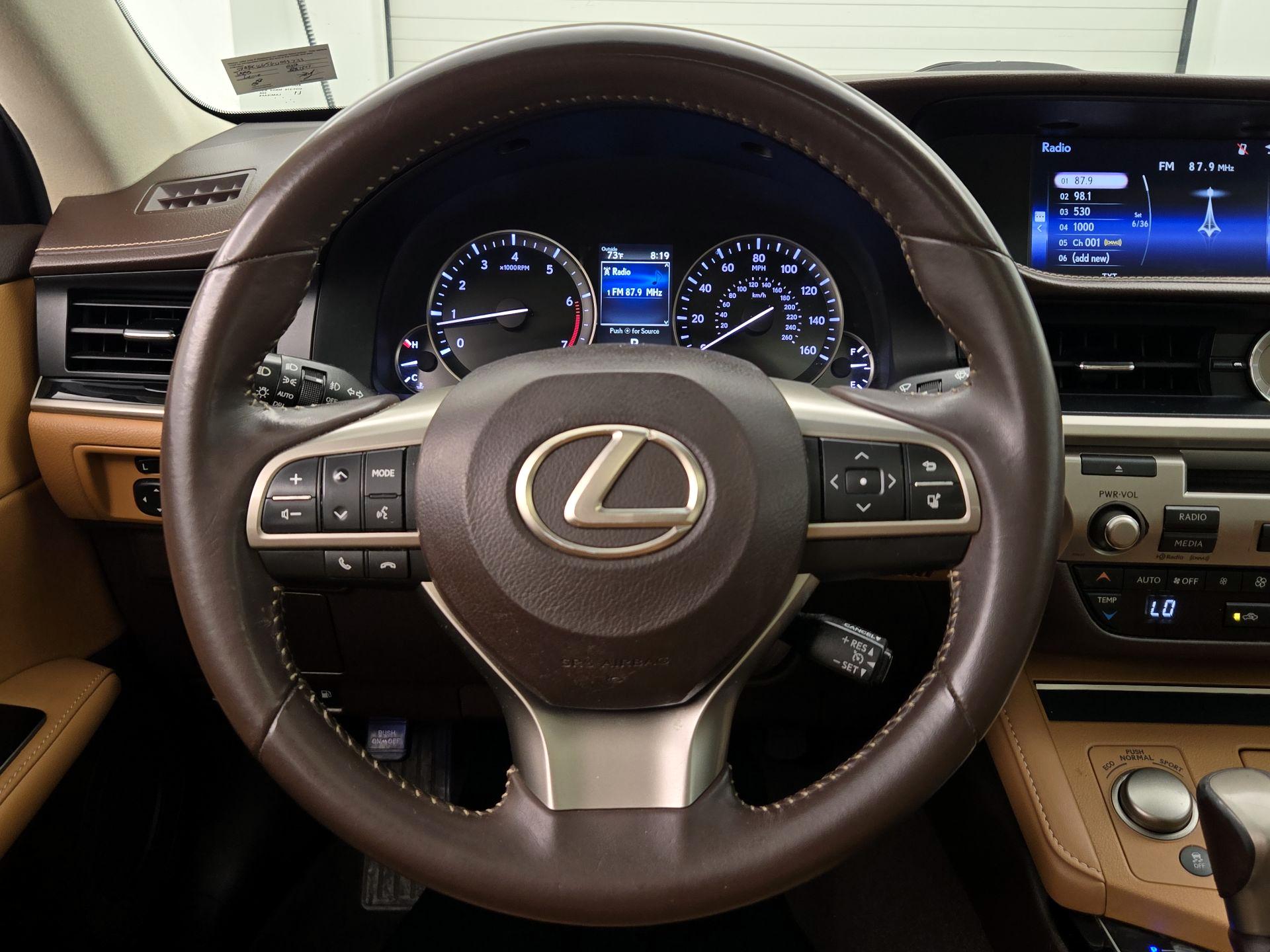 Thumbnail: 2016 Lexus ES - 10
