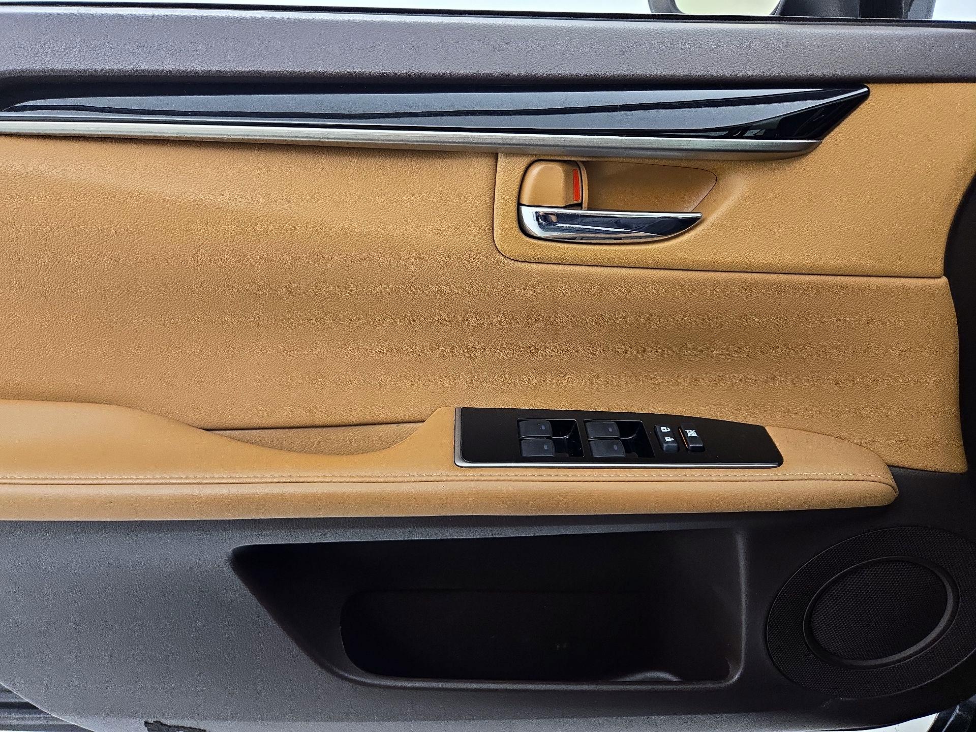 Thumbnail: 2016 Lexus ES - 12