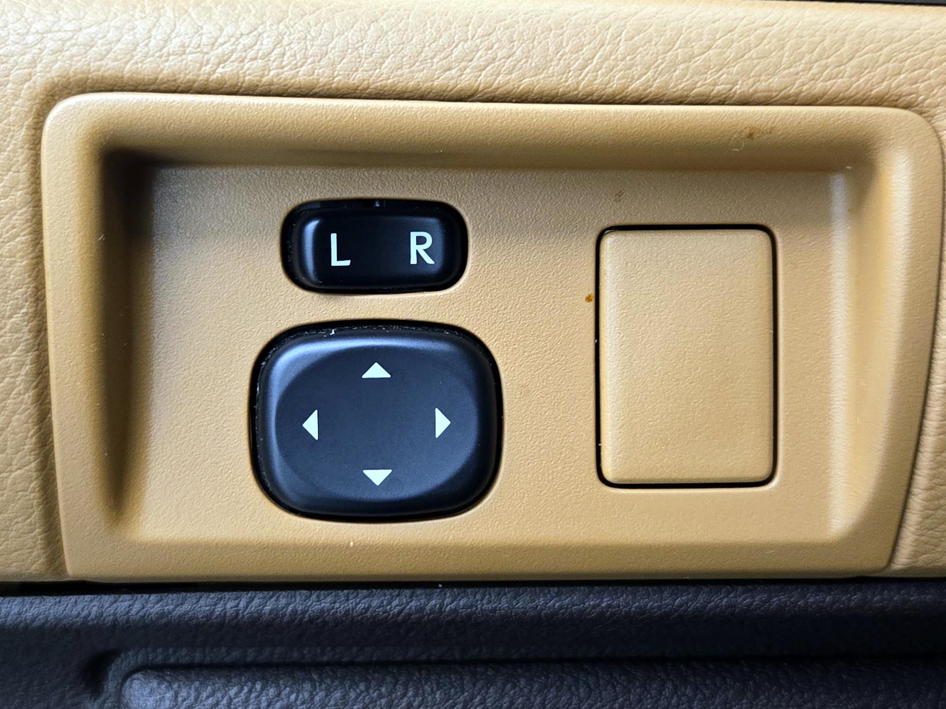 Thumbnail: 2016 Lexus ES - 13
