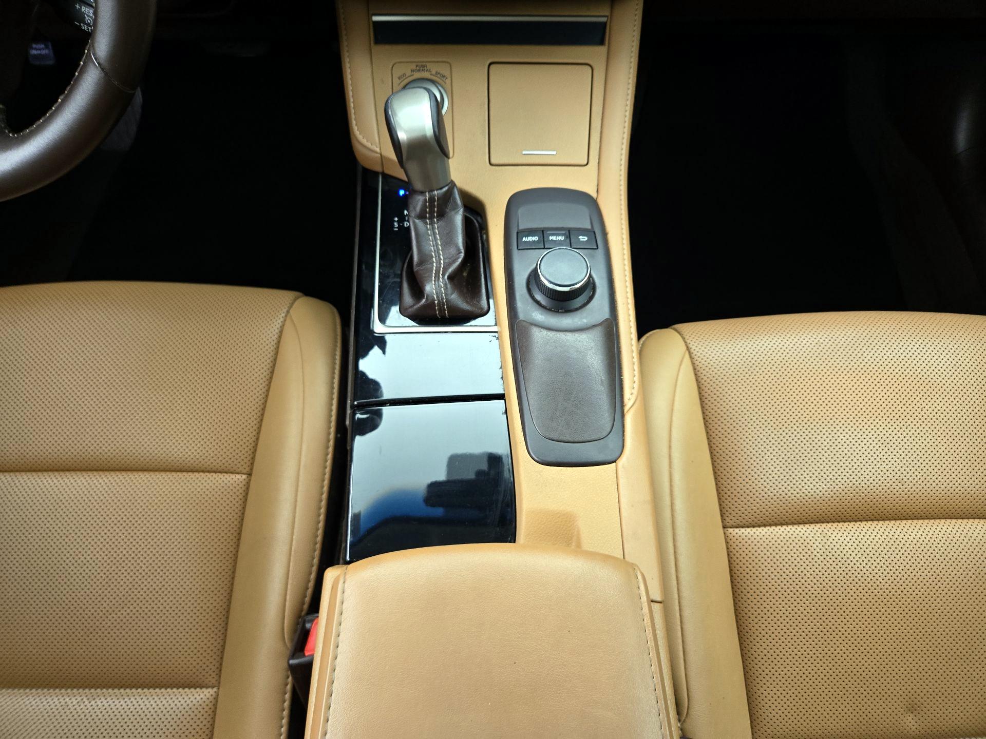 Thumbnail: 2016 Lexus ES - 17
