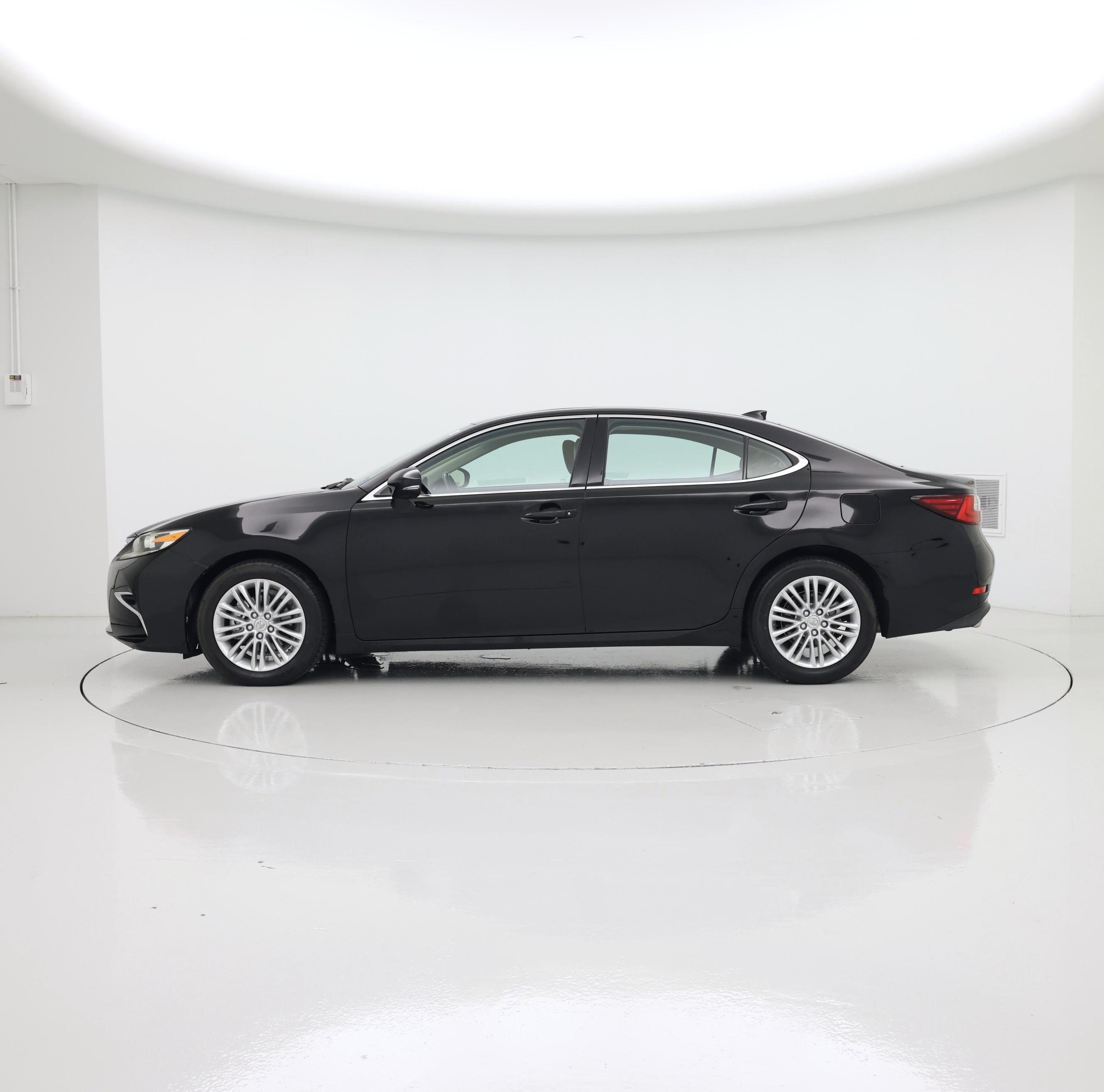 Thumbnail: 2016 Lexus ES - 3