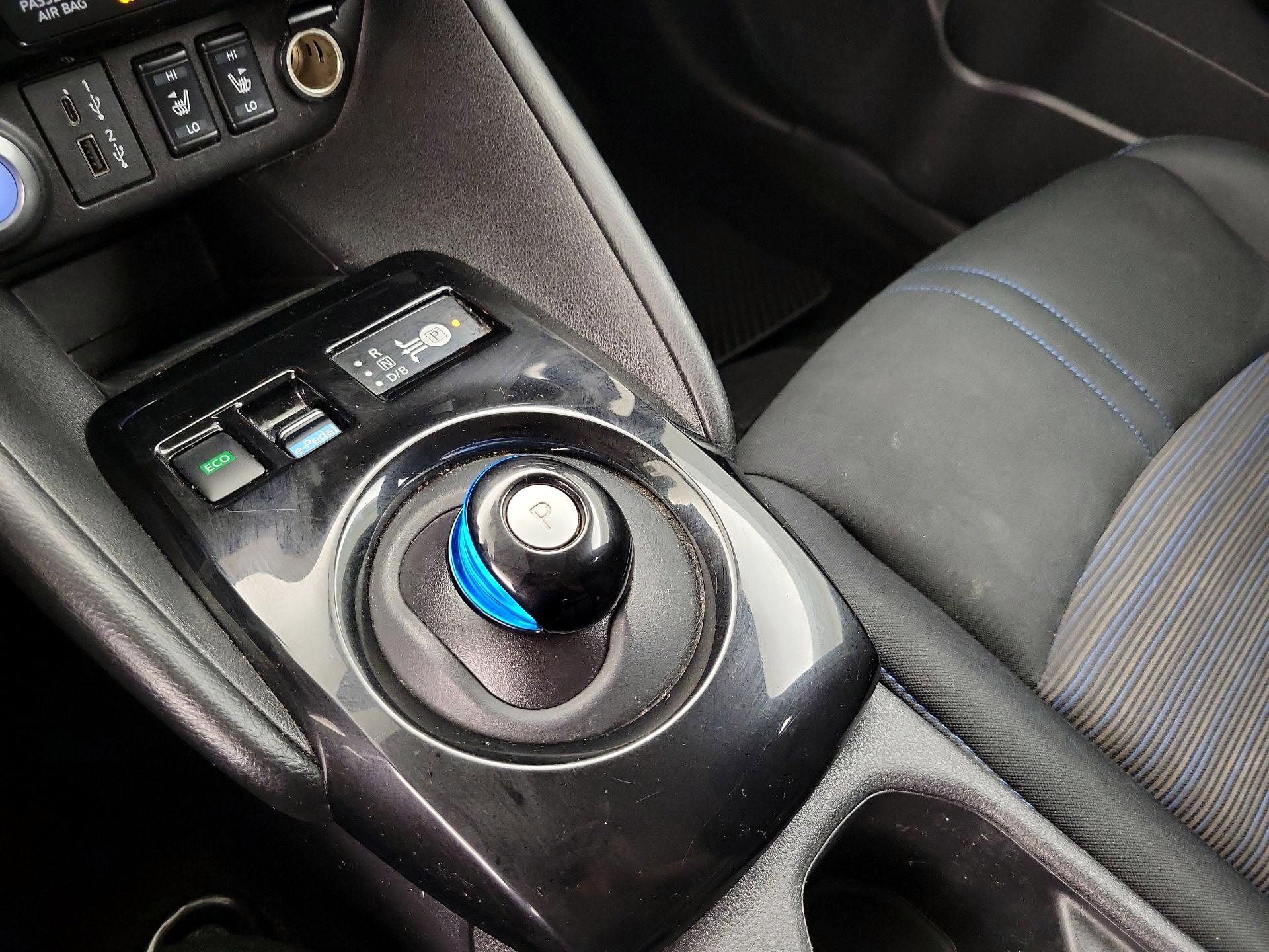 Thumbnail: 2022 Nissan Leaf - 17