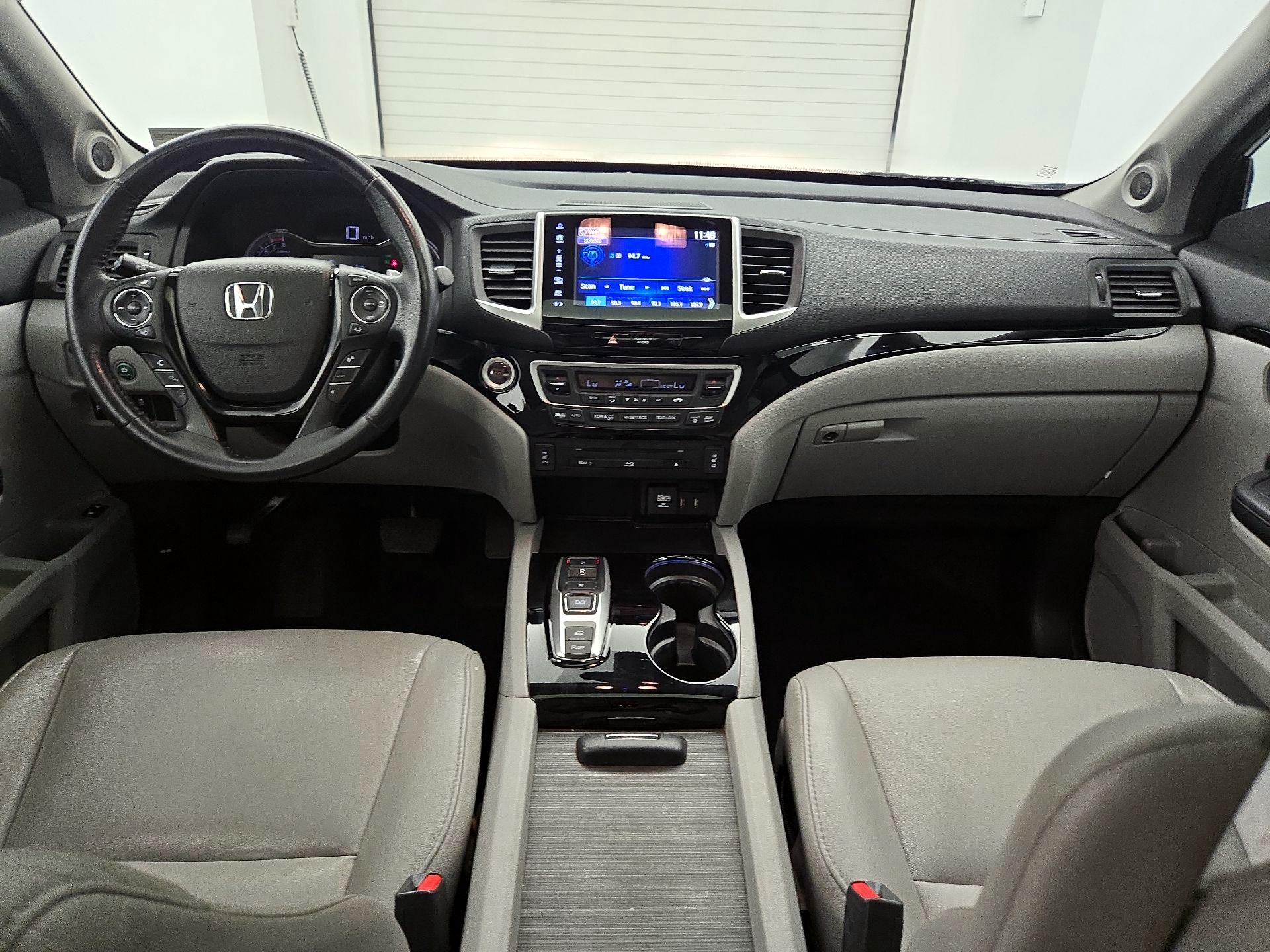Thumbnail: 2017 Honda Pilot - 9