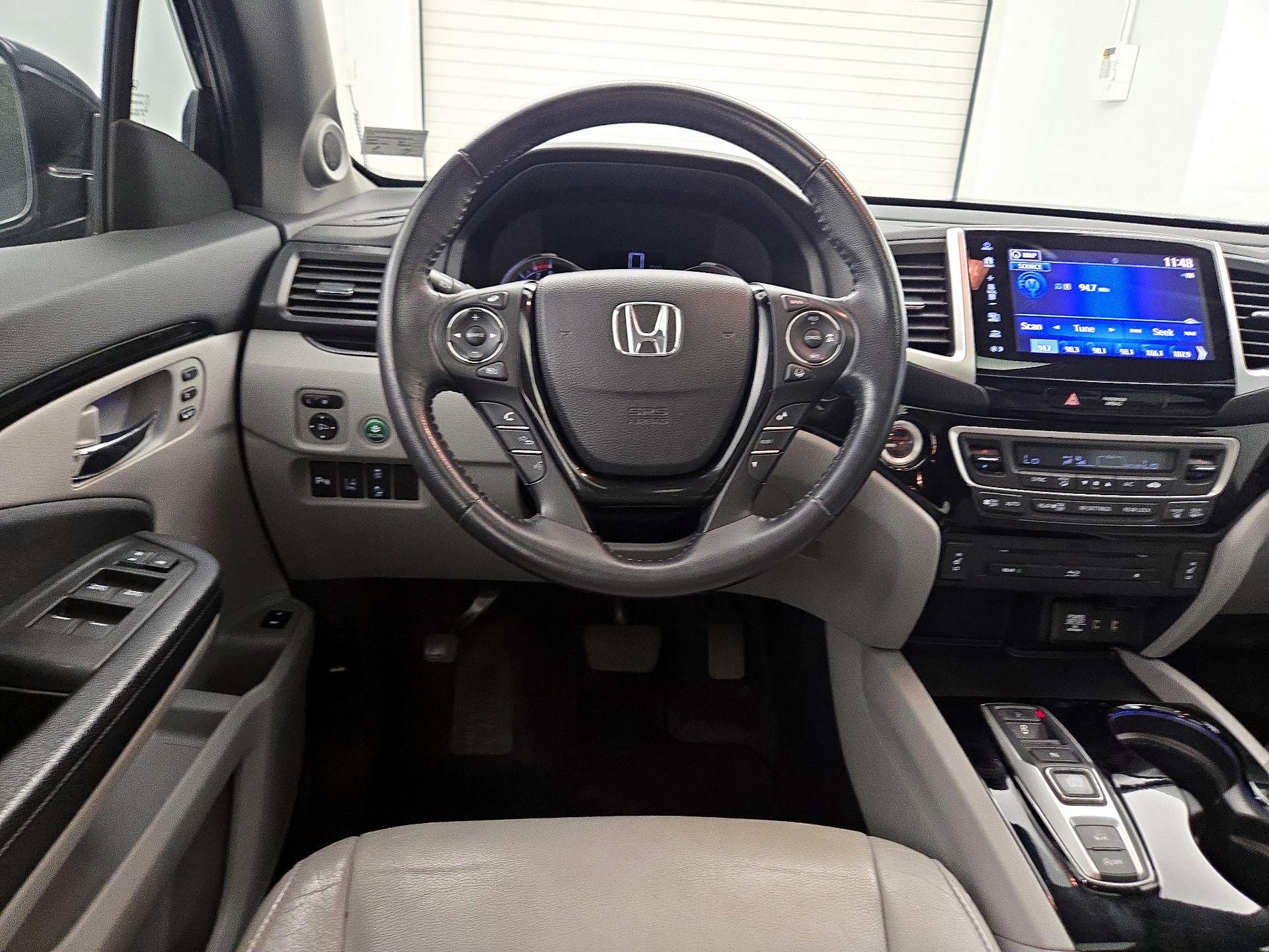 Thumbnail: 2017 Honda Pilot - 10