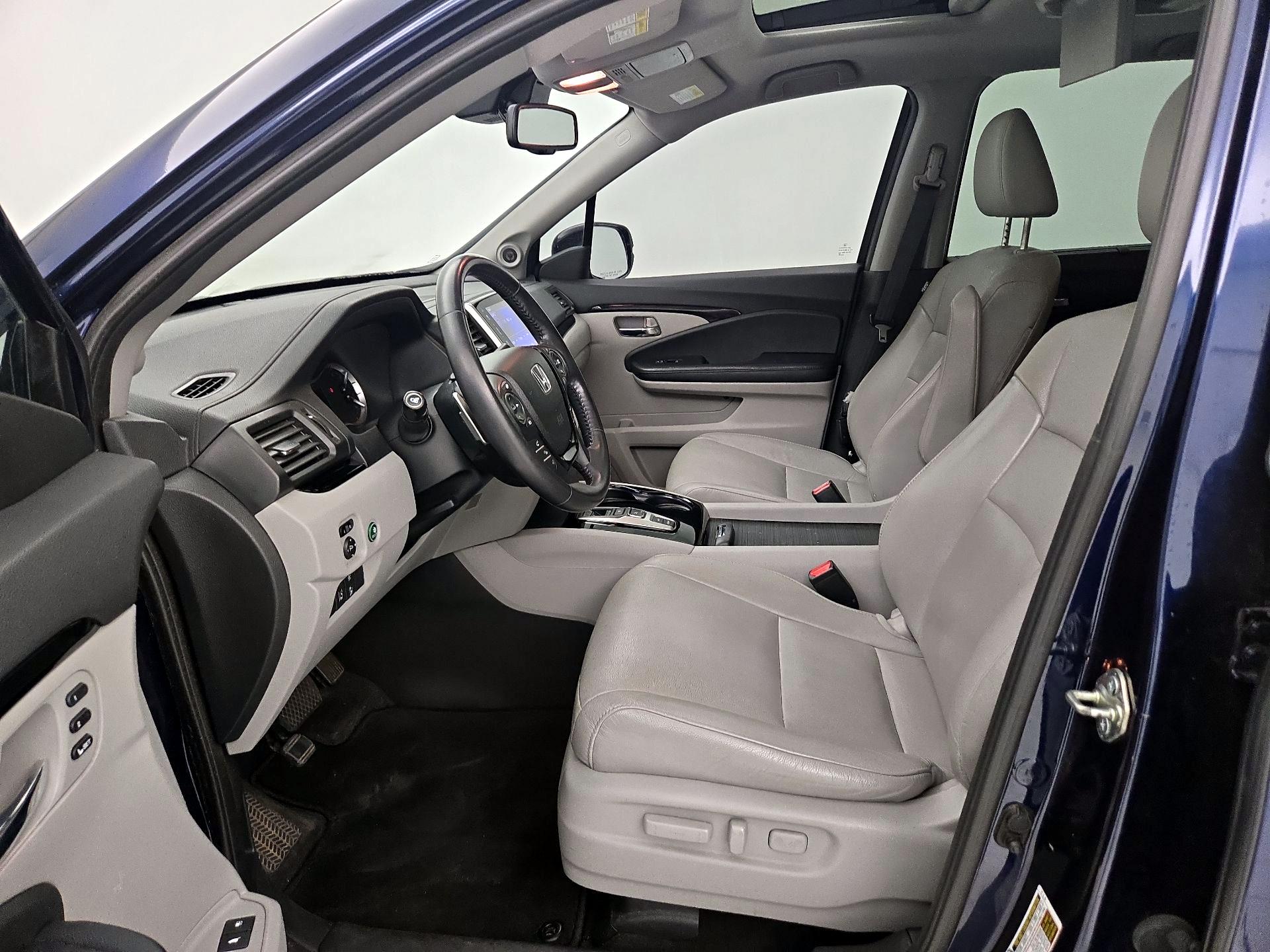 Thumbnail: 2017 Honda Pilot - 11