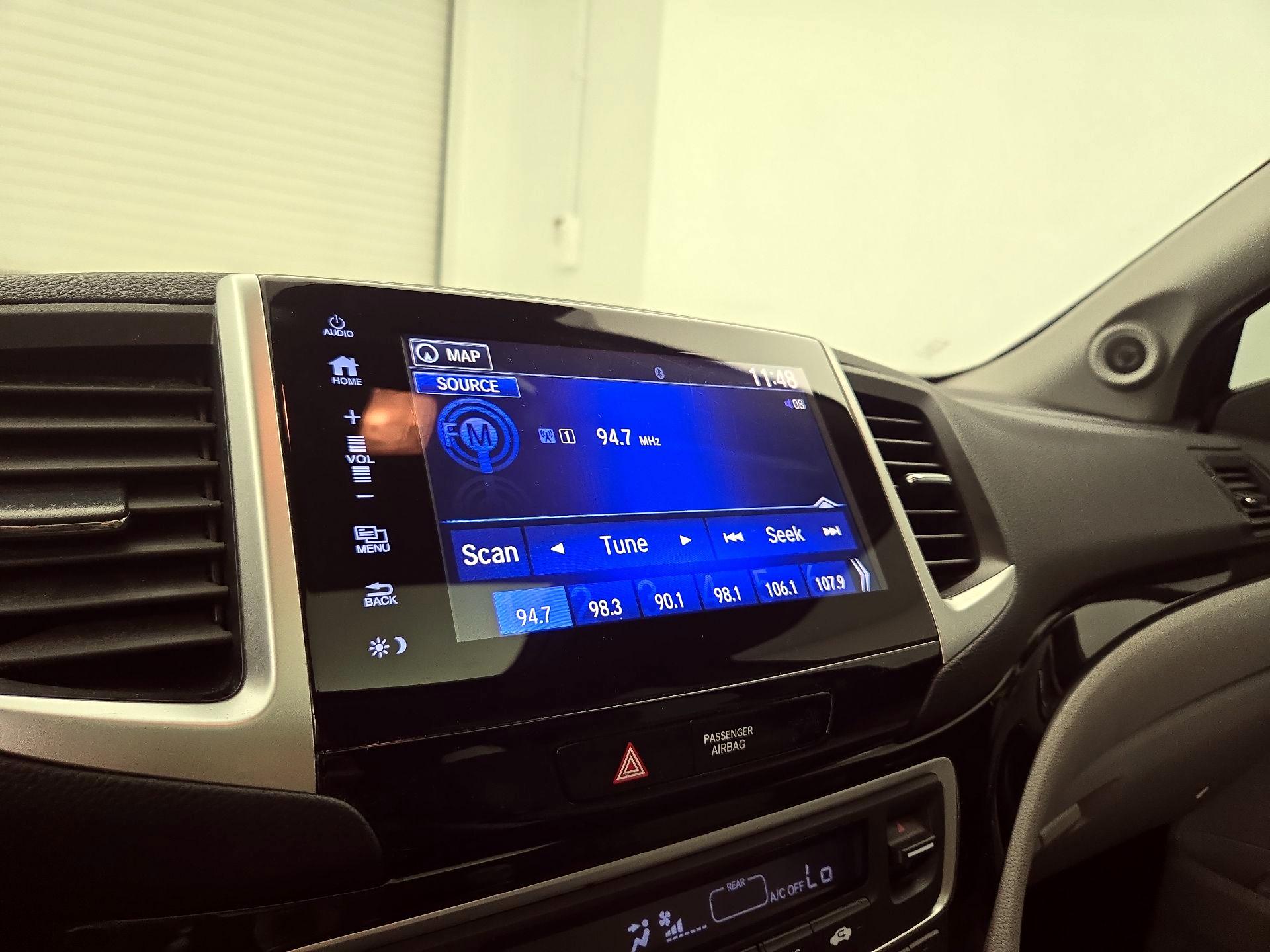 Thumbnail: 2017 Honda Pilot - 15