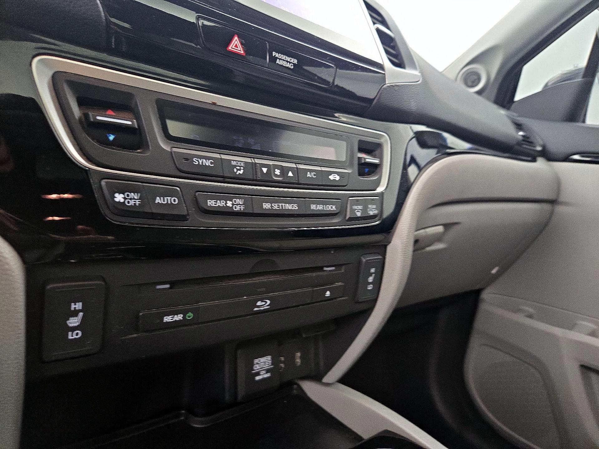 Thumbnail: 2017 Honda Pilot - 16