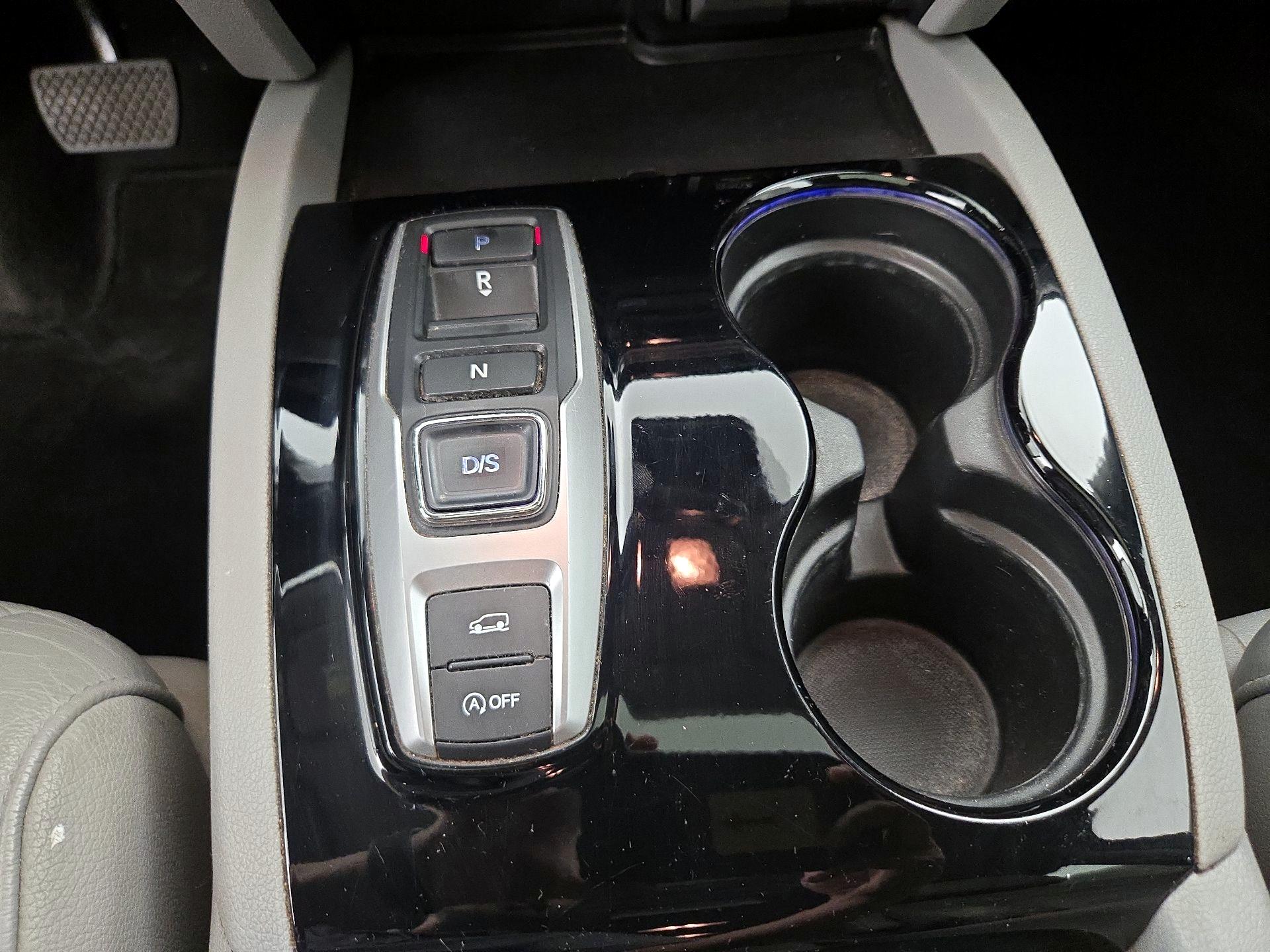 Thumbnail: 2017 Honda Pilot - 17
