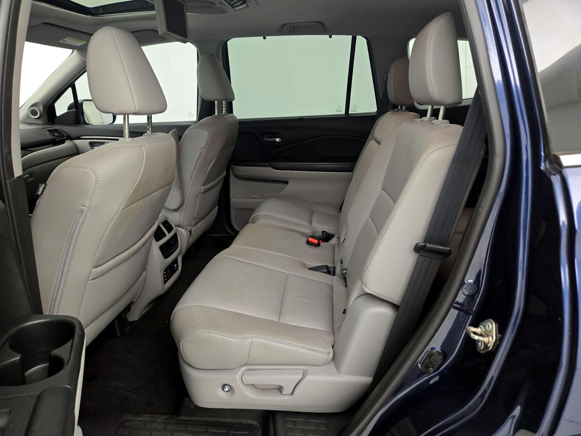 Thumbnail: 2017 Honda Pilot - 20