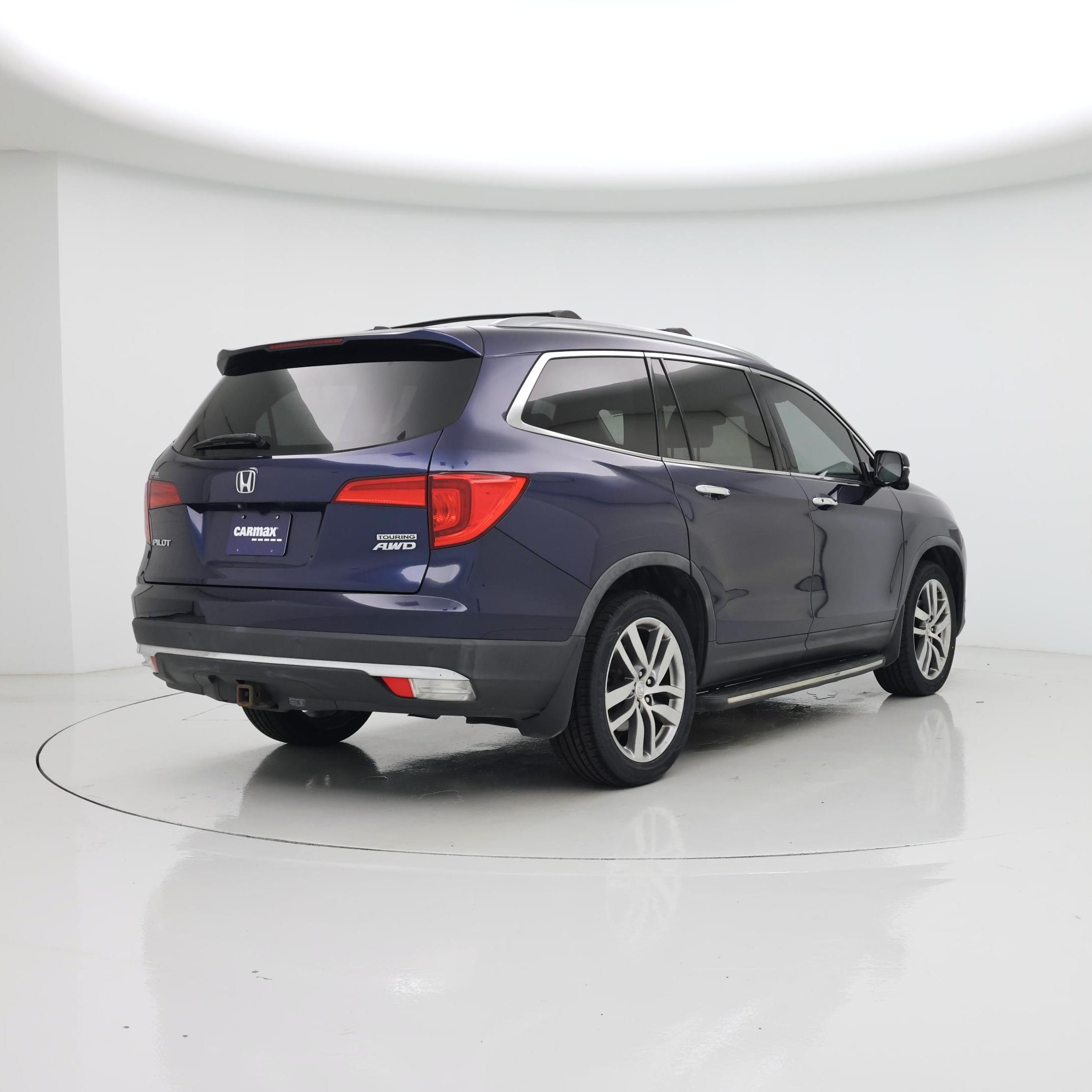 Thumbnail: 2017 Honda Pilot - 8