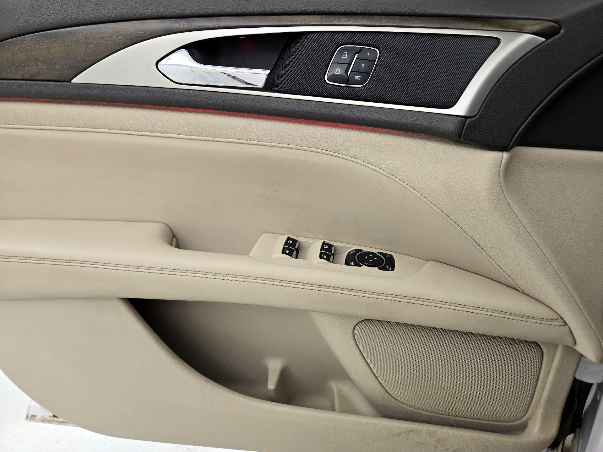 Thumbnail: 2017 Lincoln MKZ - 12