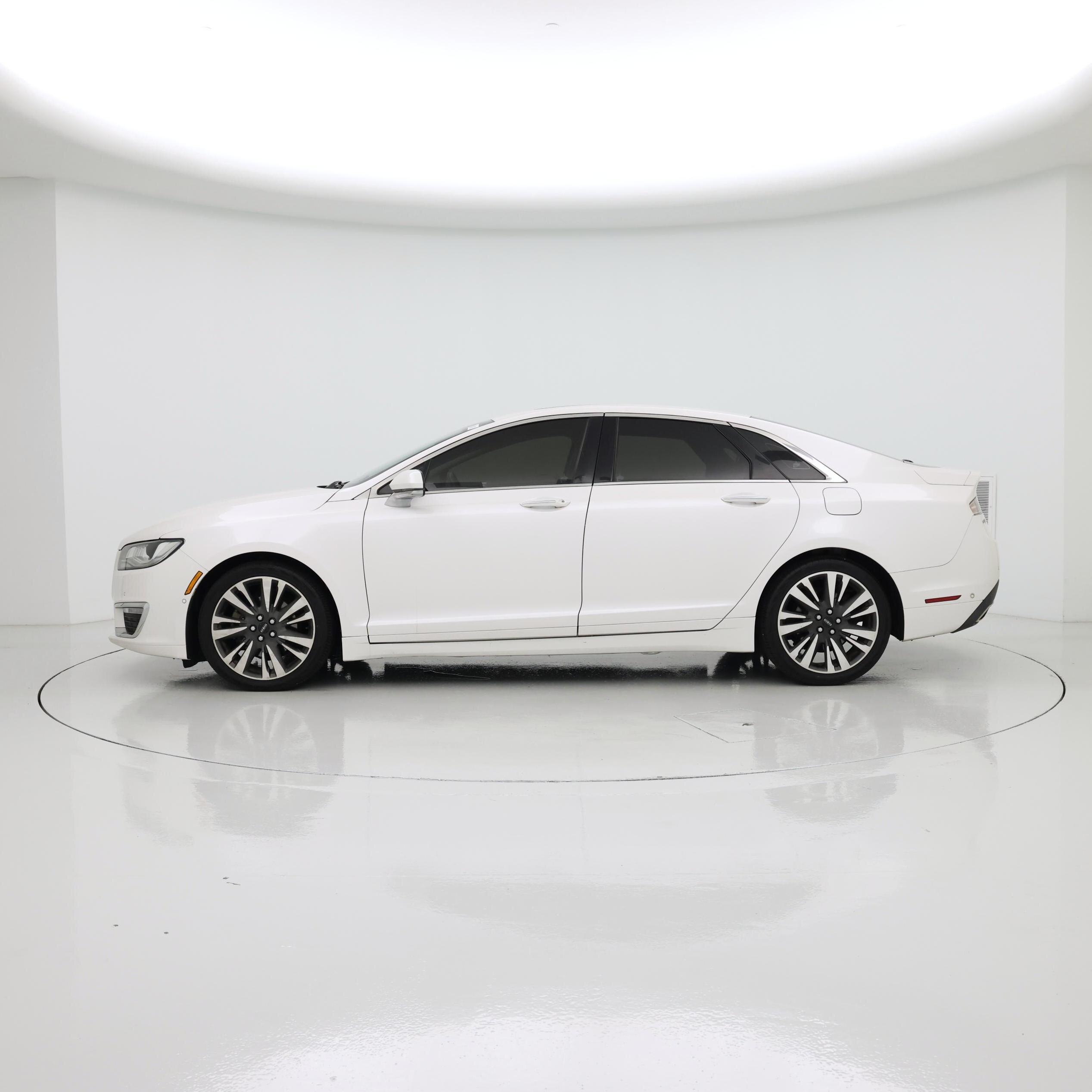 Thumbnail: 2017 Lincoln MKZ - 3