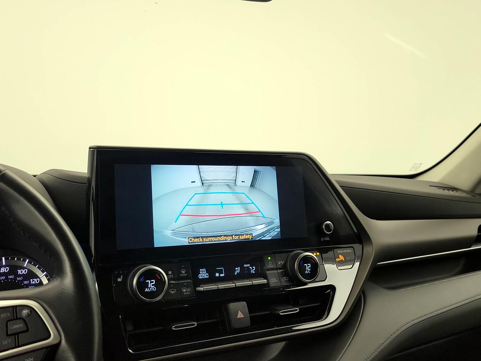 Thumbnail: 2023 Toyota Highlander - 14